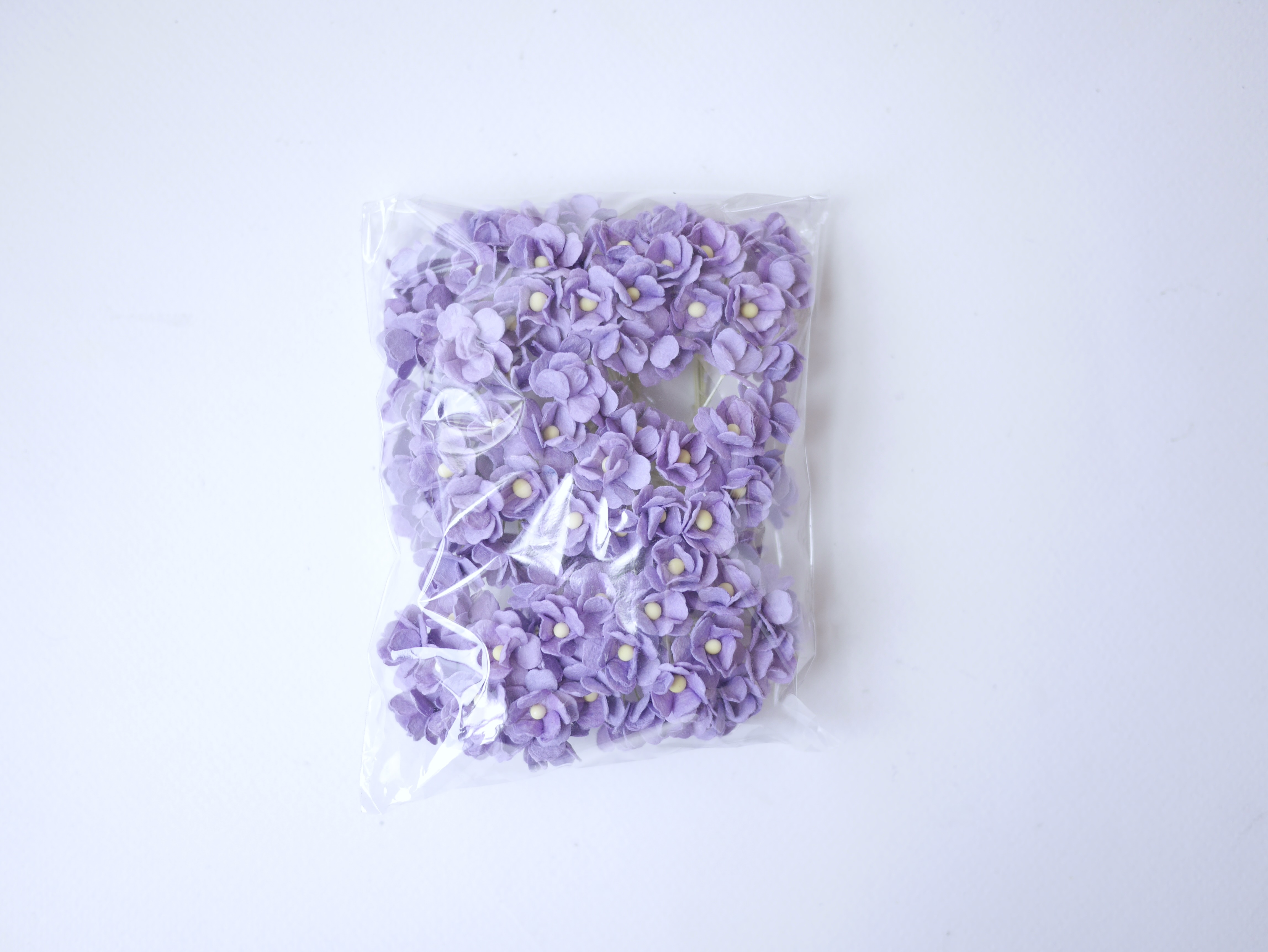 ดอกไม้กระดาษสา ราคาส่ง, ดอกไฮเดรนเยียกระดาษสา ดอกไม้ประดิษฐ์ ตกแต่งงานแต่งงาน ประดิษฐ์ข้อมือเพื่อนเจ้าสาว ขนาด 1.5 cm., สำหรับของชำร่วย, งานแต่งงาน, ดอกไม้ทำข้อมือเจ้าสาว สีม่วงเข้ม จำนวน 100 ดอก Paper flower,100 Pieces mulberry hydenyia, dark purple colo