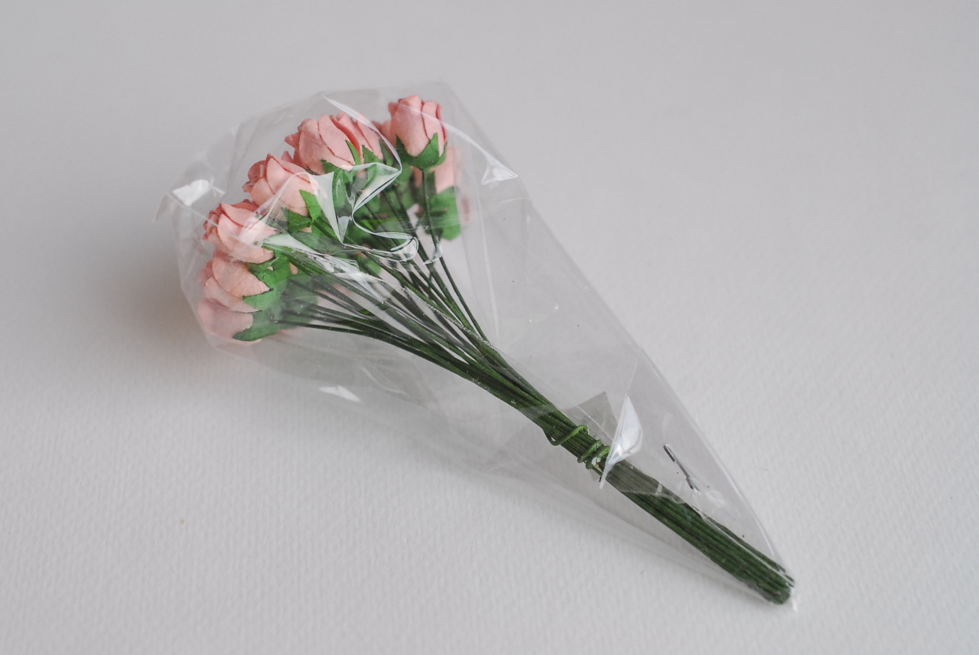 ดอกไม้กระดาษสา ดอกไม้กระดาษสา จตุจักร งานประดิษฐ์ ดอกไม้ทำข้อมือเพื่อนเจ้าสาว แต่งงาน, ดอกกุหลาบตูม 0.8x1 cm. 25 ดอก สีชมพูตุ่น paper flowers, budding roses flower 0.8x1 cm. 25 pieces pink rouge color.