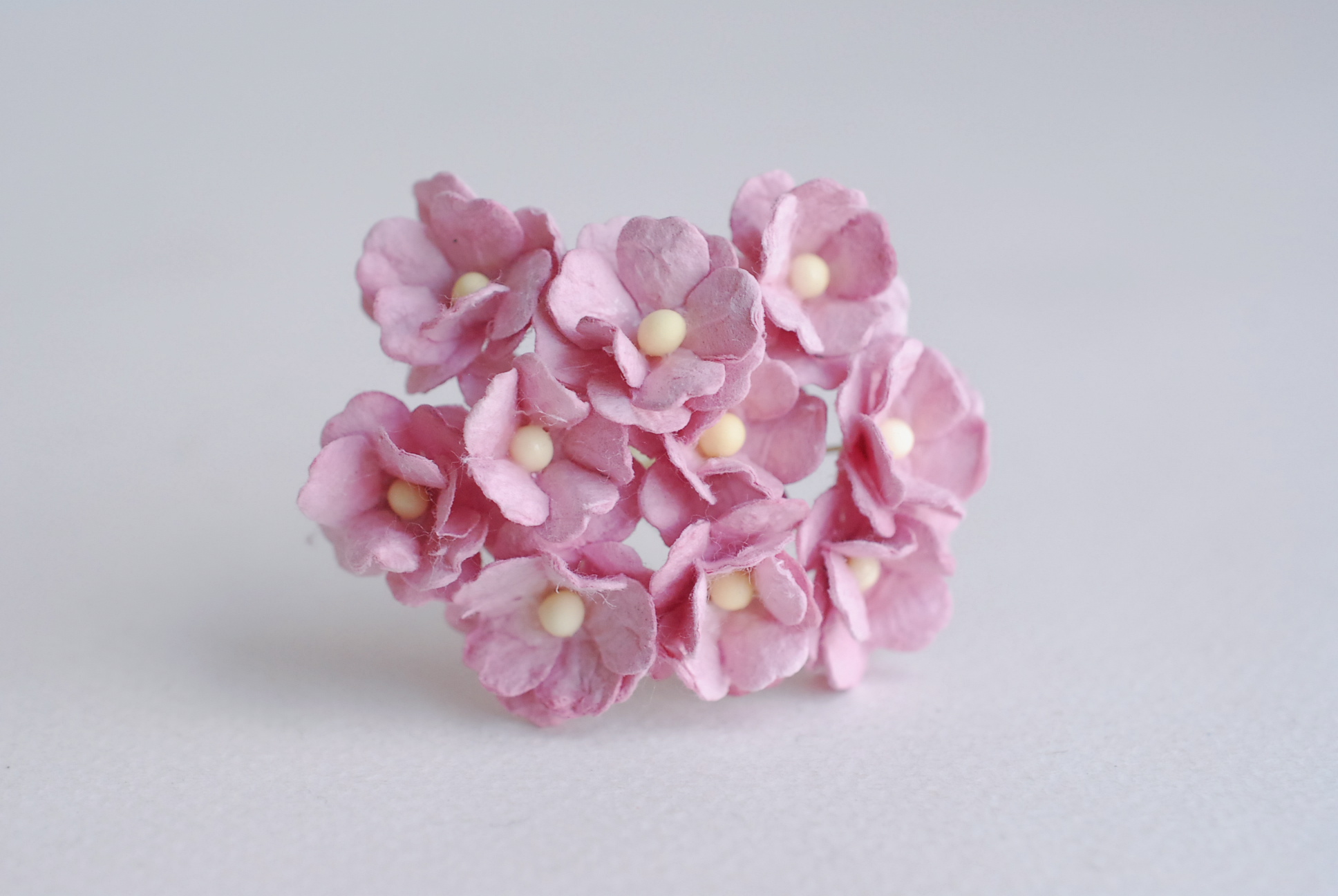 ดอกไม้กระดาษสา ราคาส่ง, ดอกไฮเดรนเยียกระดาษสา ดอกไม้ประดิษฐ์ ตกแต่งงานแต่งงาน ประดิษฐ์ข้อมือ เพื่อนเจ้าสาว ขนา่ด 1.5 cm., สำหรับของชำร่วย, งานแต่งงาน, ดอกไม้ทำข้อมือเจ้าสาว สีชมพูตุ่น จำนวน 100 ดอก Paper flower,100 Pieces mulberry hydenyia, maroon pink co