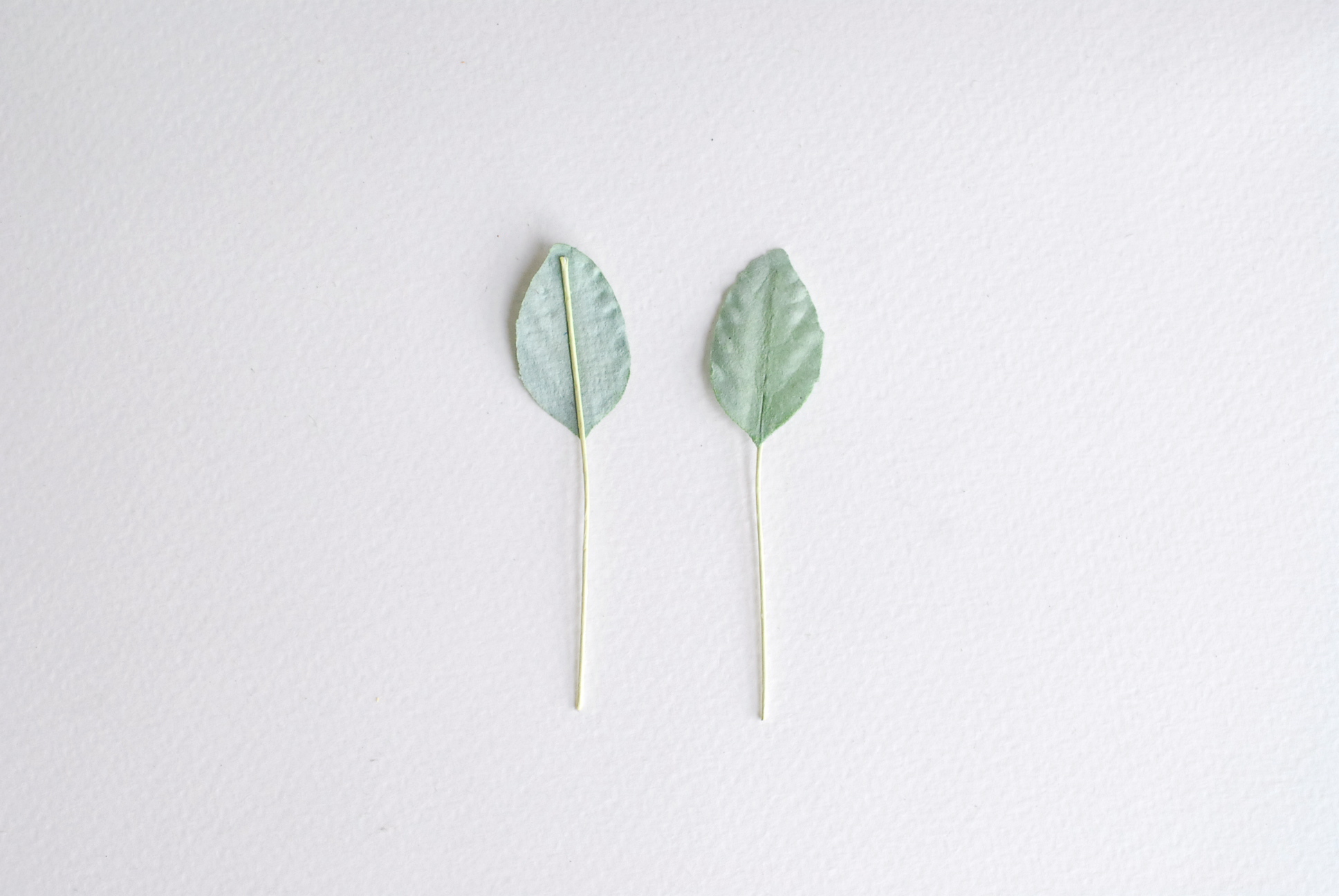 ใบไม้กระดาษ ใบไม้กระดาษสา ราคาส่ง,ใบไม้กุหลาบกระดาษ สำหรับดอกมะลิกระดาษสา ใบไม้ประดิษฐ์ สำหรับตกแต่ง หรืองานแต่งงาน สีเขียว ขนาด 2.5x1.5 cm. จำนวน 100 ใบ