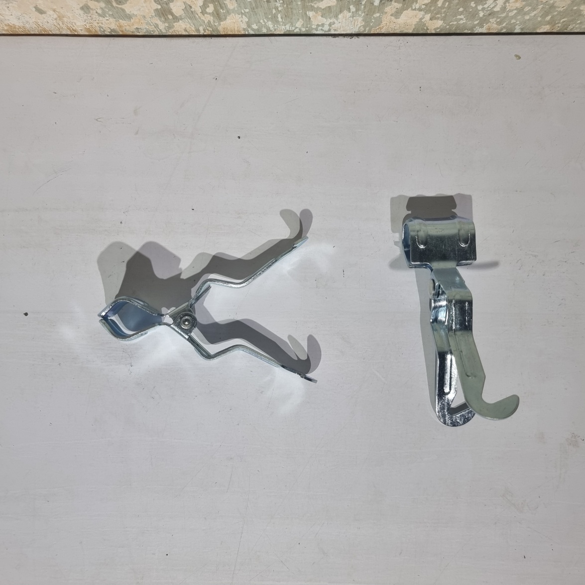 [1200] ขาหนีบเสา จับเสาเต็นท์ เสาฟรายชีท แหขวนของได้2ขา ทิชชู่ ไฟ ขยะ อื่นๆ