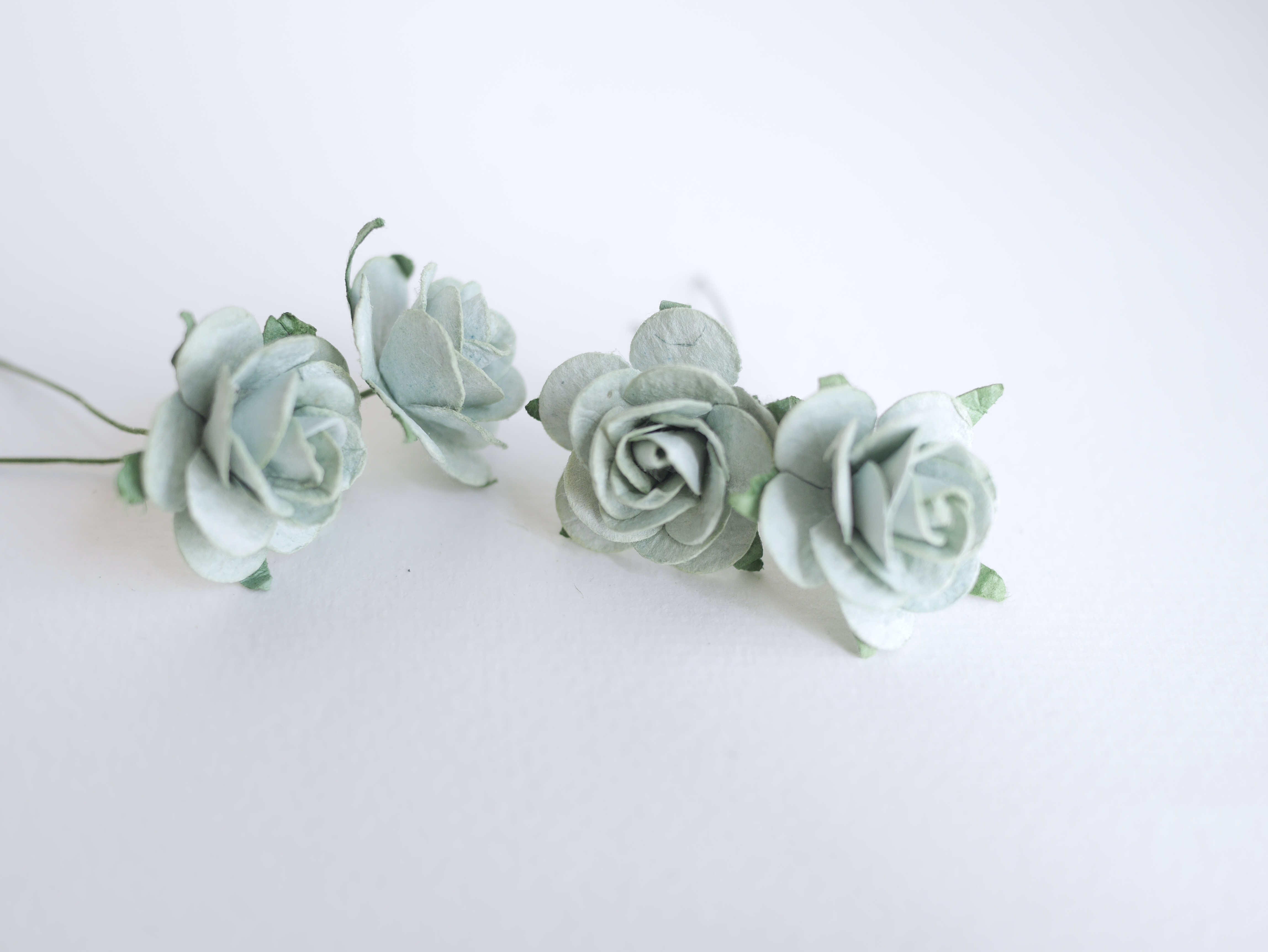 ดอกไม้กระดาษสา ดอกไม้กุหลาบกระดาษ ราคาส่ง, ดอกกุหลาบจิ๋ว ดอกกุหลาบกระดาษสา ดอกไม้ประดิษฐ์ สำหรับตกแต่งของชำร่วย หรืองานแต่งงาน สีเขียวตุ่น ขนาด 2.5 cm. จำนวน 50 ดอก สี 163