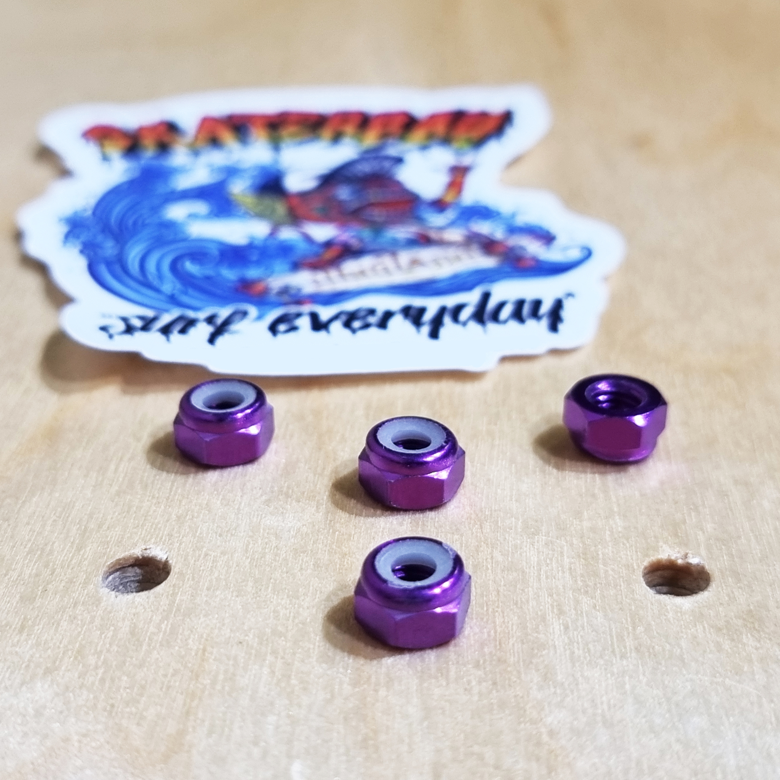 [0309] น็อต Aluminum alloy ตัวเมียยึด ทรัคสเก็ตบอร์ด ชุบสี ยางไนลอนกันคลาย ตัวเล็ก