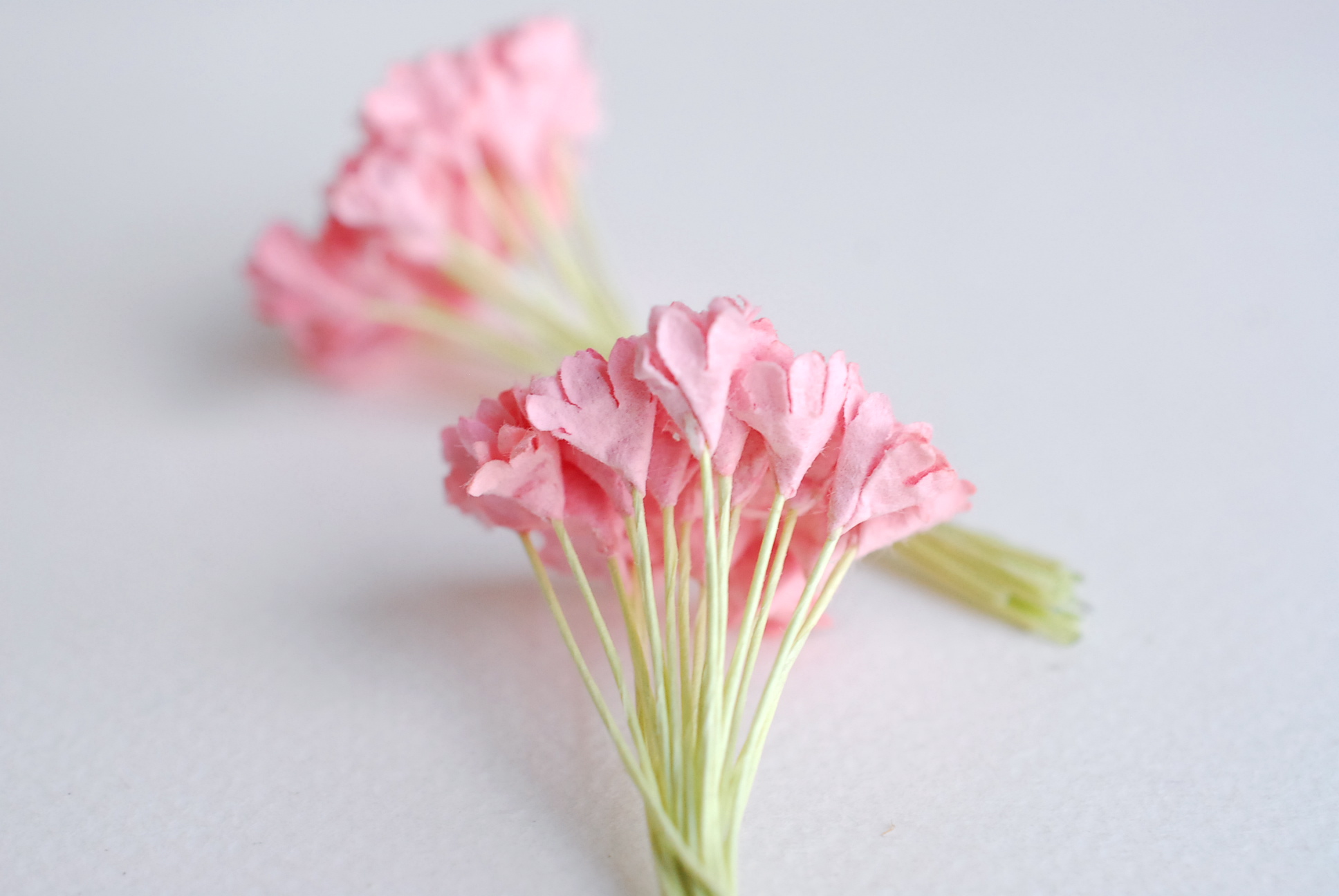 ดอกไม้ประดิษฐ์, ดอกไม้กระดาษสา, ดอก gypsophila, ดอกยิปโซ งานประดิษฐ์ตกแต่งของชำร่วย, ดอกไม้ทำพานพุ่ม, พานรับไหว้, ขนาด0.8 cm. สีพีชชมพู