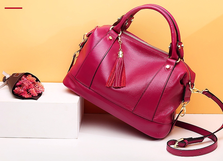 กระเป๋าถือและสะพายสำหรับผู้หญิงสีแดงเชอรี่รุ่น cherry in korea new