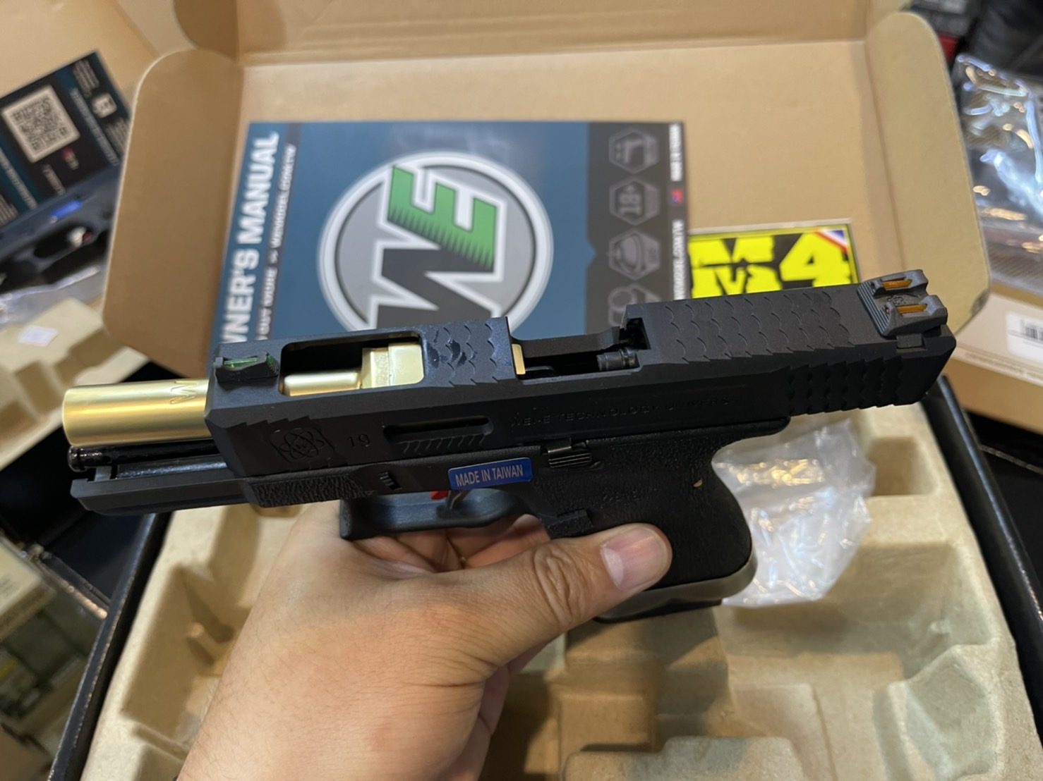 WE Glock19 G-Force Custom – เฟรมดำ สไลด์ดำ ลำกล้องทอง