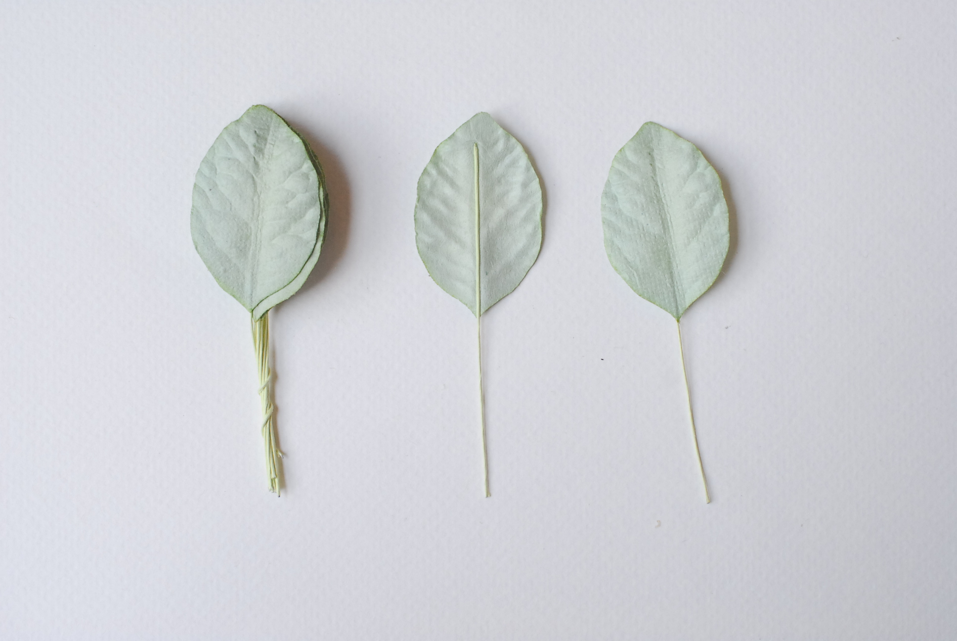 ใบไม้กระดาษ ใบไม้กระดาษสา ราคาส่ง,ใบไม้กุหลาบกระดาษ สำหรับดอกมะลิกระดาษสา ใบไม้ประดิษฐ์ สำหรับตกแต่ง หรืองานแต่งงาน สีเขียว ขนาด 4.5x3.0 cm. จำนวน 50 ใบ