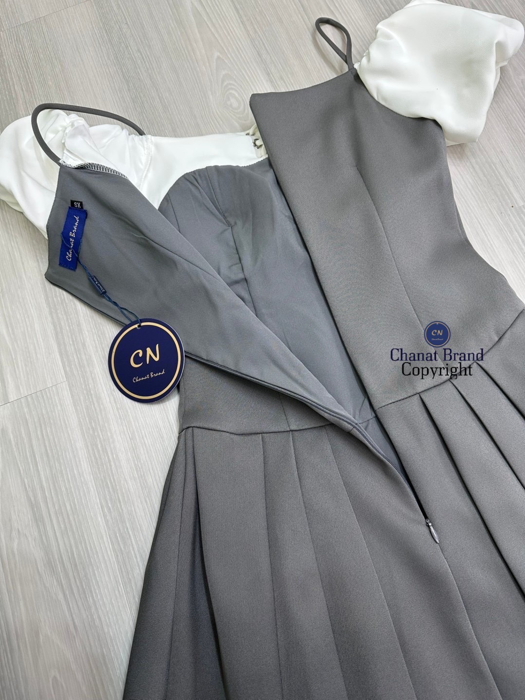 (ป้าย Chanat) มินิเดรสสีเทาสายสปาเกตตี้