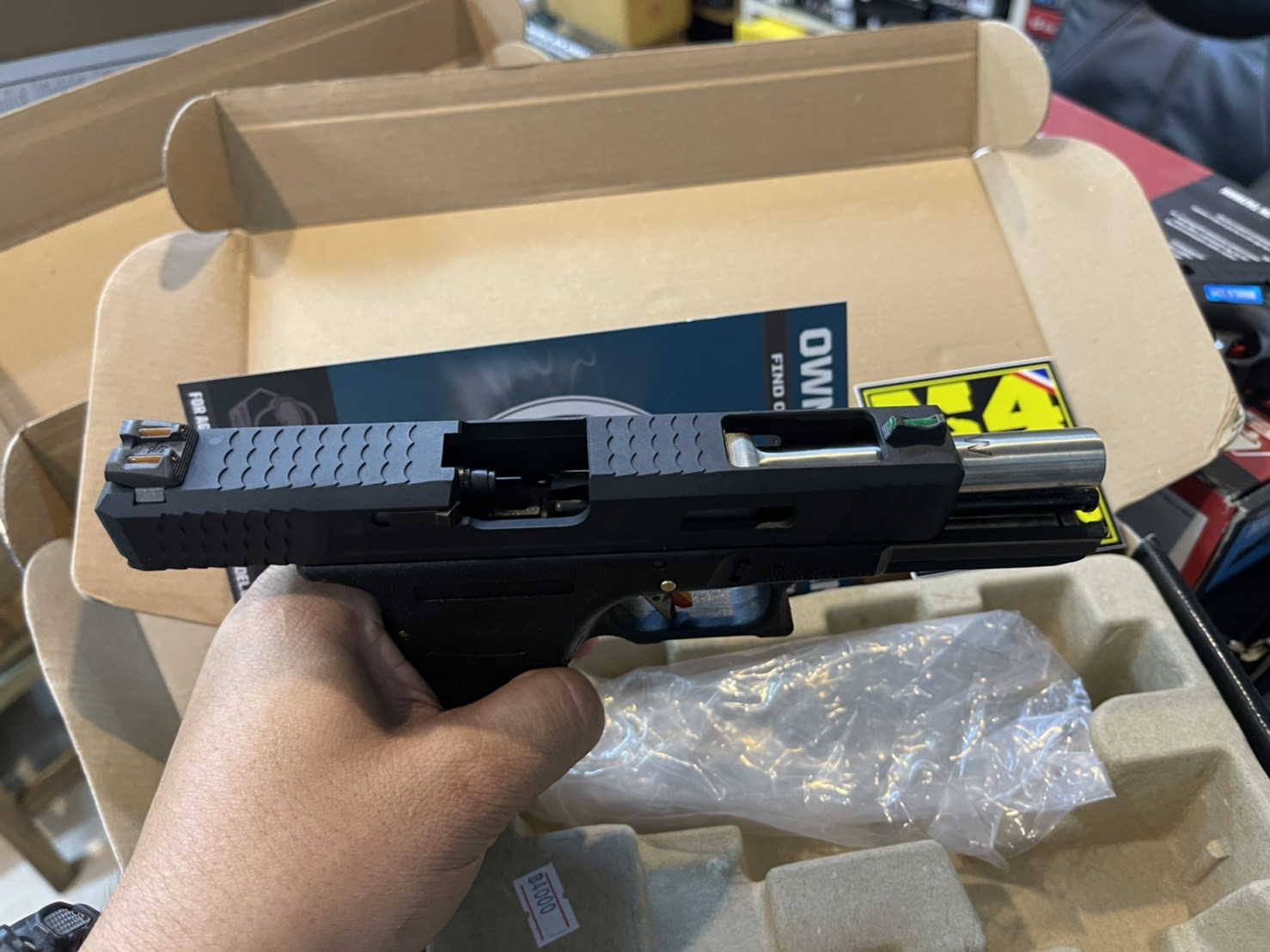 WE Glock17 Custom G-Force – เฟรมดำ สไลด์ดำ ลำกล้องเงิน T5