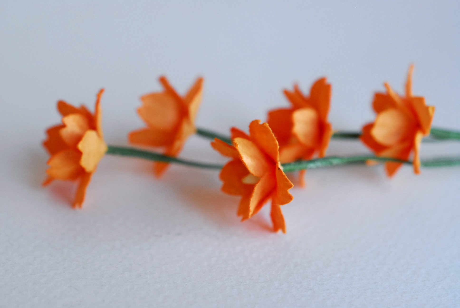 ดอกไม้กระดาษสา ดอกซากุระกระดาษ ขนาดเล็ก ดอกไม้กระดาษสาราคาส่ง ดอกไม้กระดาษสำหรับตกแต่งของชำร่วย งานแต่งงาน ทำช่อดอกไม้ติดอกเจ้าบ่าว ข้อมือดอกไม้เจ้าสาว ขนาด2.0 cm. 50 ดอก สีส้ม Paper flowers supplies: DIY wedding tools small Cherry blossom (Sakura) 50 pcs