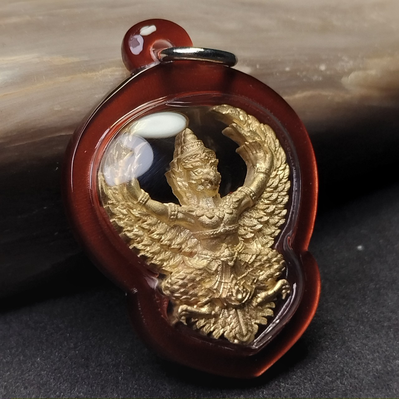 องค์พญาครุฑ อาจารย์วราห์ วัดโพธิ์ทอง เนื้อ : ประกายทอง