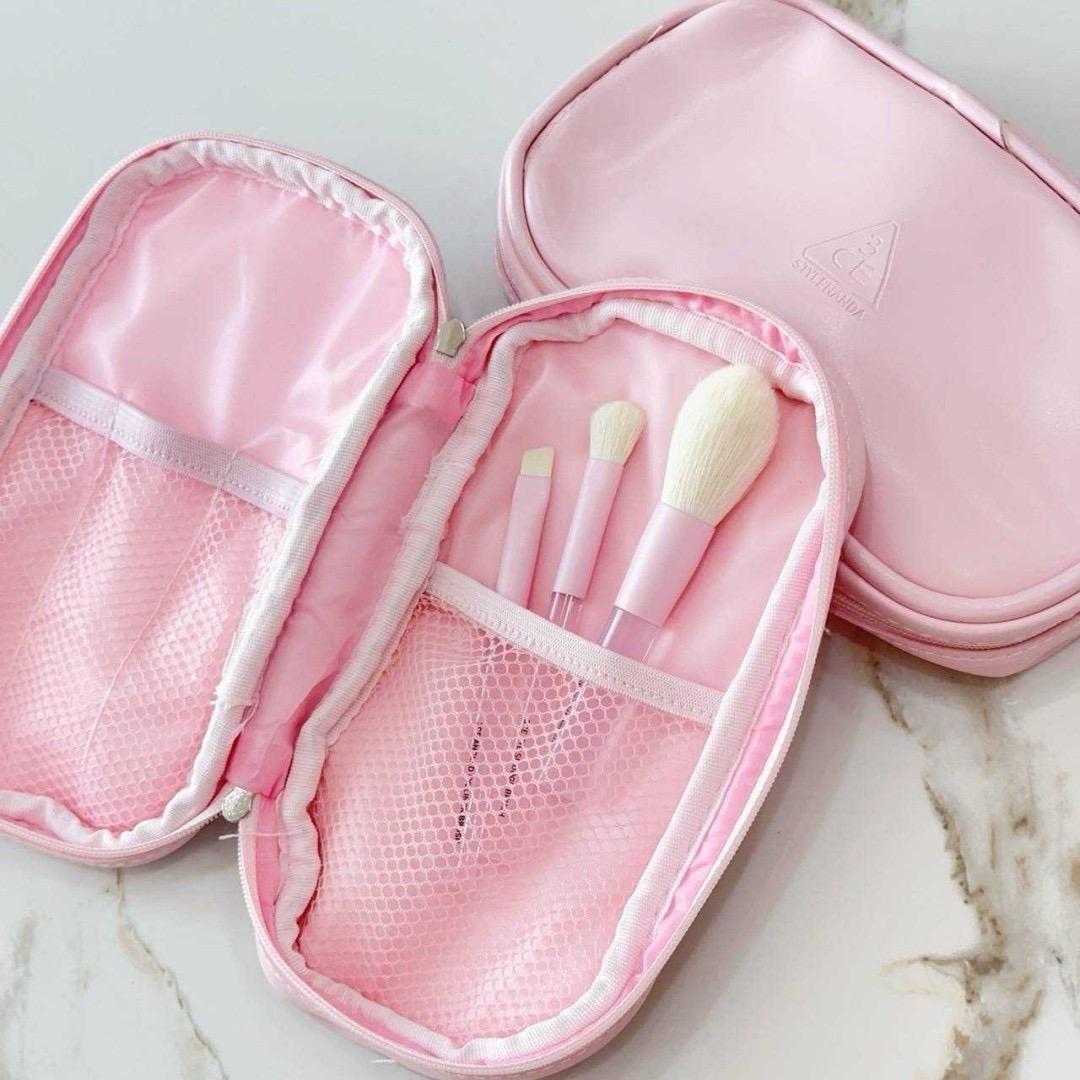 3CE Makeup Brush Set 3 pcs. เซ็ทแปรงแต่งหน้าพร้อมกระเป๋า
