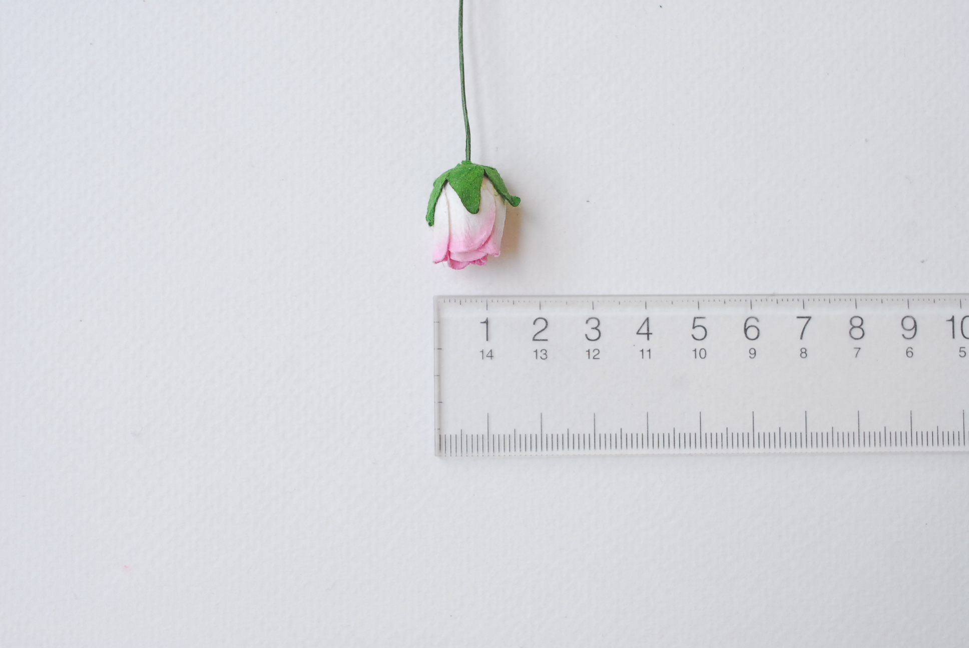 ดอกไม้กระดาษสา ดอกไม้กระดาษสา จตุจักร งานประดิษฐ์ ดอกไม้ทำข้อมือเพื่อนเจ้าสาว แต่งงาน, ดอกกุหลาบตูม 50 ดอก สีชมพูปัดขาว ขนาด 1.5 x 1.5 cm. paper flowers, budding roses flower 1.5x1.5 cm. 50 pieces. pale pink brush white color.