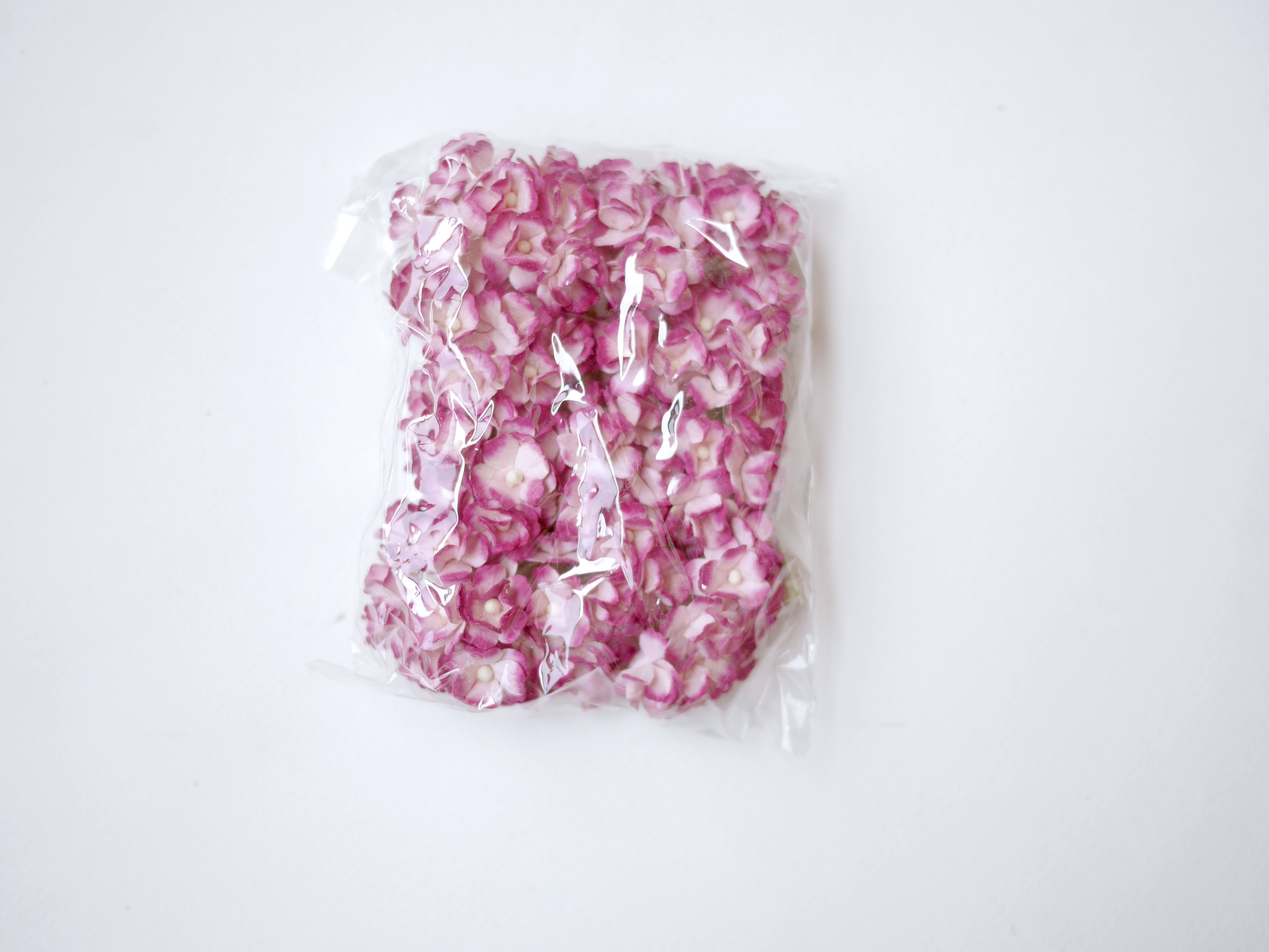 ดอกไม้กระดาษสา ราคาส่ง, ดอกไฮเดรนเยียกระดาษสา ดอกไม้ประดิษฐ์ ตกแต่งงานแต่งงาน ประดิษฐ์ข้อมือเพื่อนเจ้าสาว ขนาด 1.5 cm., สำหรับของชำร่วย, งานแต่งงาน, ดอกไม้ทำข้อมือเจ้าสาว สีบานเย็นปัด magenta brush pink จำนวน 100 ดอก Paper flower,100 Pieces mulberry hyden