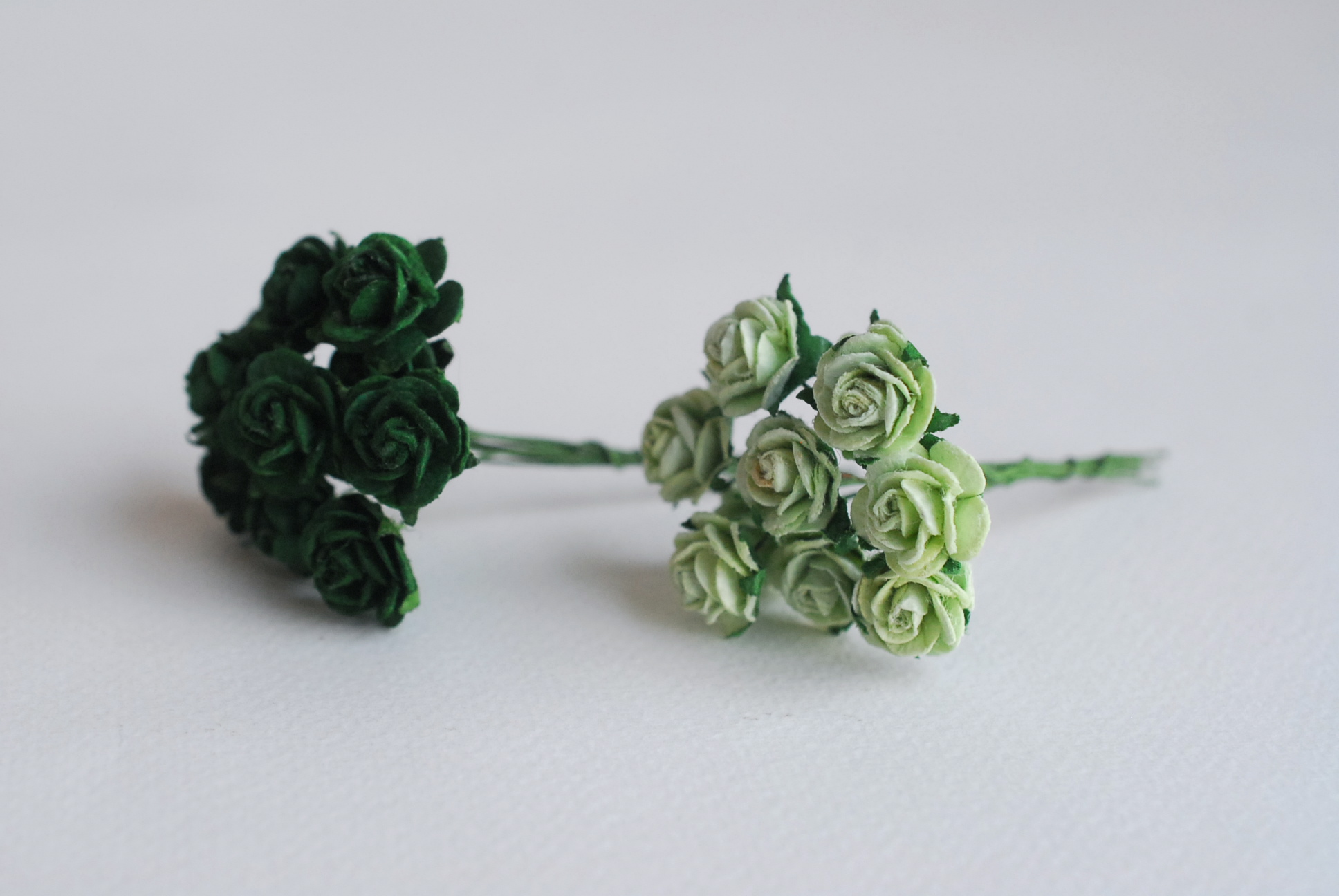 ดอกไม้กุหลาบกระดาษ, ดอกกุหลาบกระดาษสา ดอกกุหลาบจิ๋ว ดอกกุหลาบกระดาษสา สำหรับประดับ ตกแต่งของชำร่วย, งานแต่งงาน สีMIXED เขียวเข้ม เขียวตุ่น ชมพู พีชอ่อน ขาวof-white ขนาด 1.5 cm. จำนวน 100 ดอก