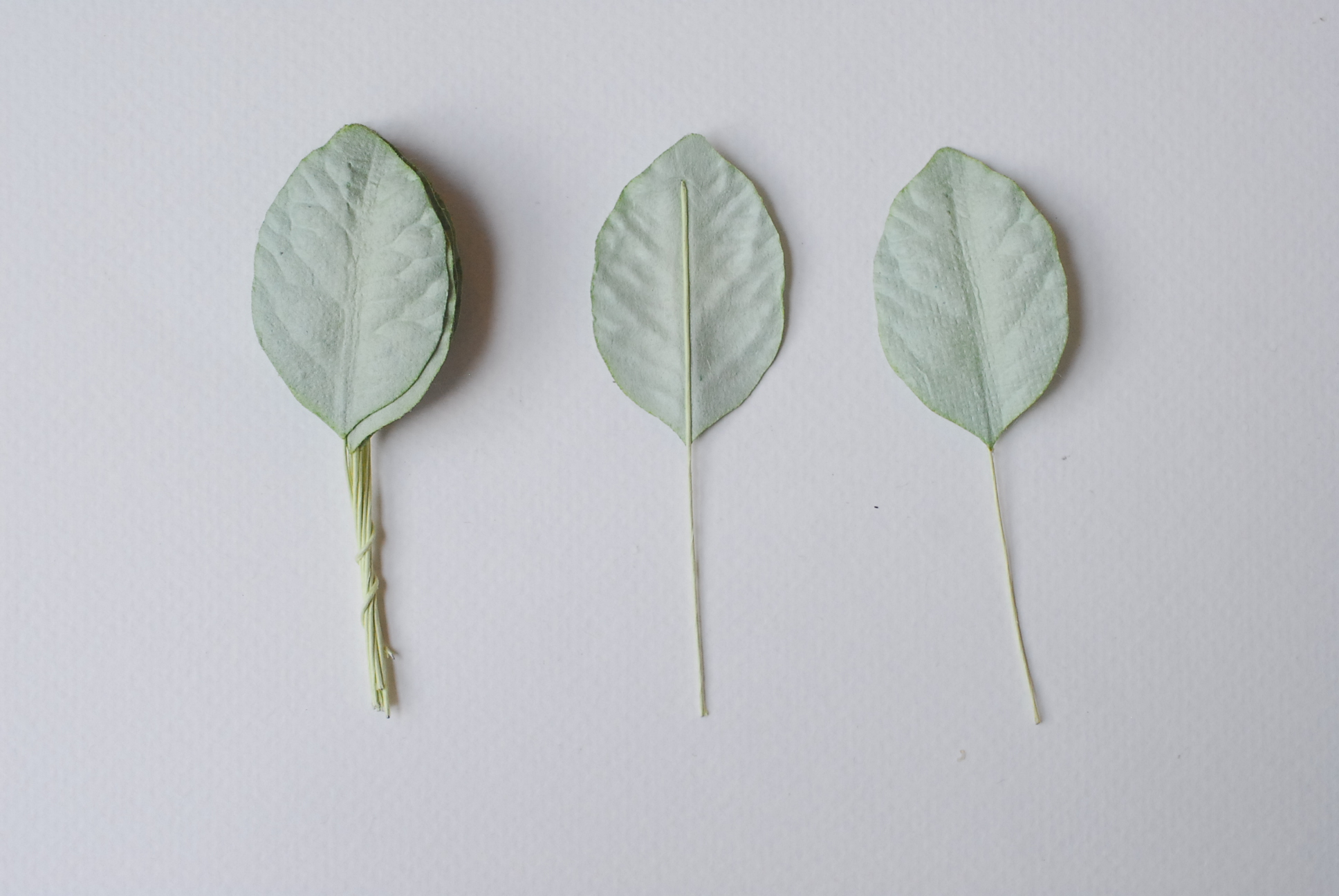 ใบไม้กระดาษ ใบไม้กระดาษสา ราคาส่ง,ใบไม้กุหลาบกระดาษ สำหรับดอกมะลิกระดาษสา ใบไม้ประดิษฐ์ สำหรับตกแต่ง หรืองานแต่งงาน สีเขียว ขนาด 4.5x3.0 cm. จำนวน 50 ใบ