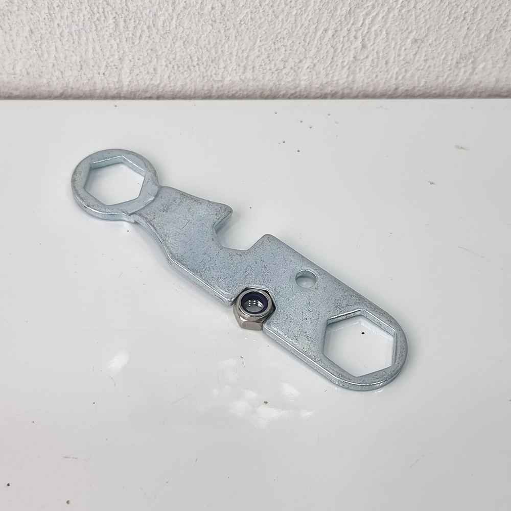 [0320] Skate tool แบบแผ่นเหล็ก พกง่าย ใช้กับ น็อตยึดทรัค น็อตยึดล้อ น็อตยึด kingpin