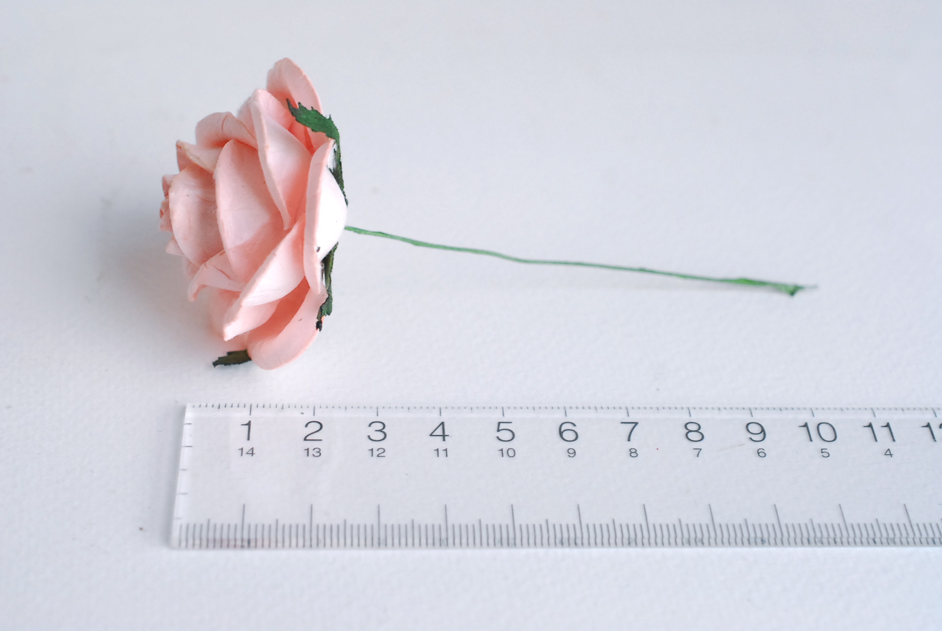 ดอกไม้กระดาษสา ราคาส่ง, ดอกกุหลาบกระดาษสา ดอกไม้ประดิษฐ์ ตกแต่งงานแต่งงาน ขนาด 4.5 cm., สำหรับของชำร่วย, งานแต่งงาน, ดอกไม้ทำข้อมือเจ้าสาว Paper flower,20 Pieces mulberry rose, 4.5 cm. pale pink color.