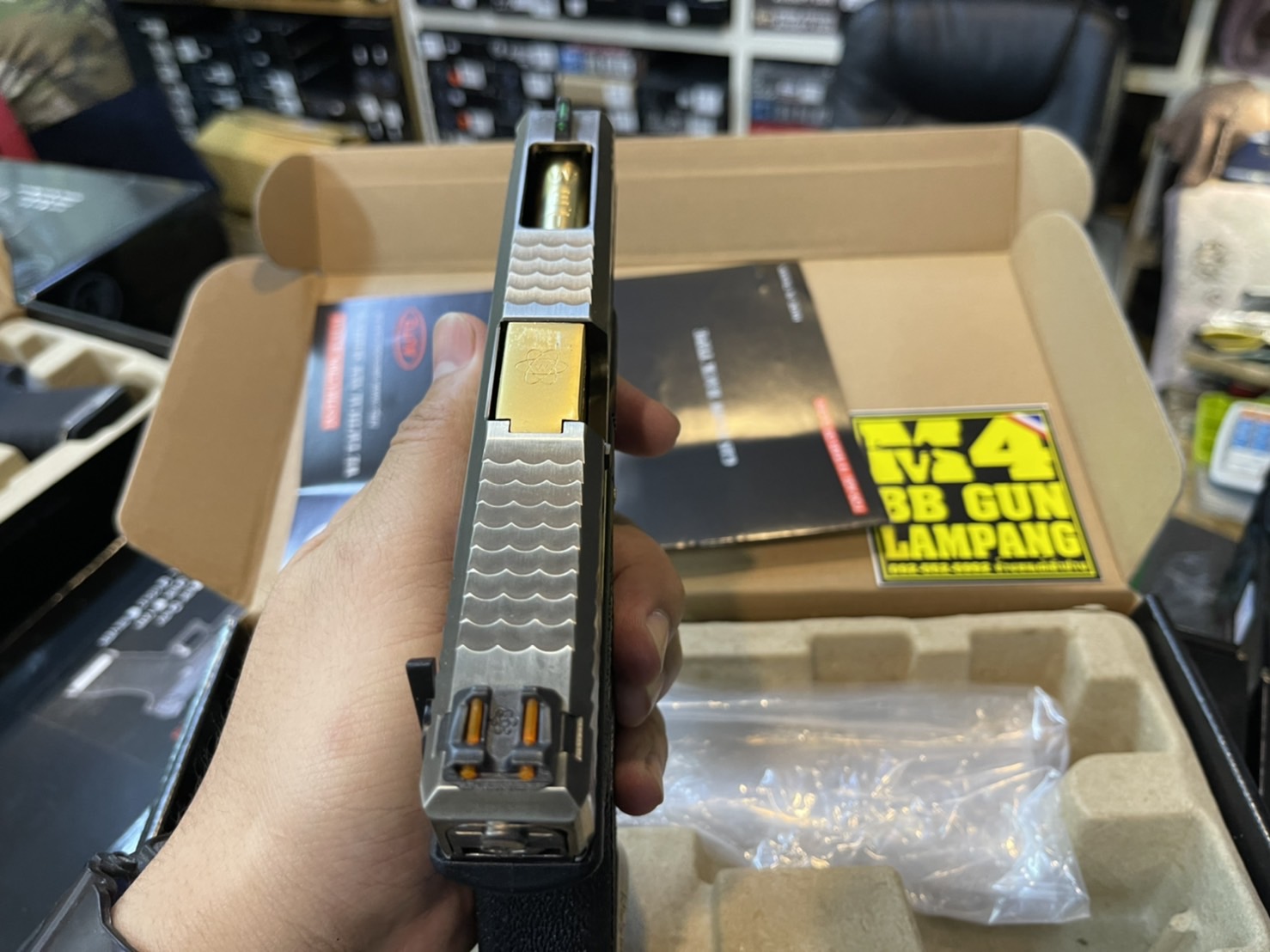 WE Glock18 G-Force Custom – เฟรมดำ สไลด์เงิน ลำกล้องทอง T5