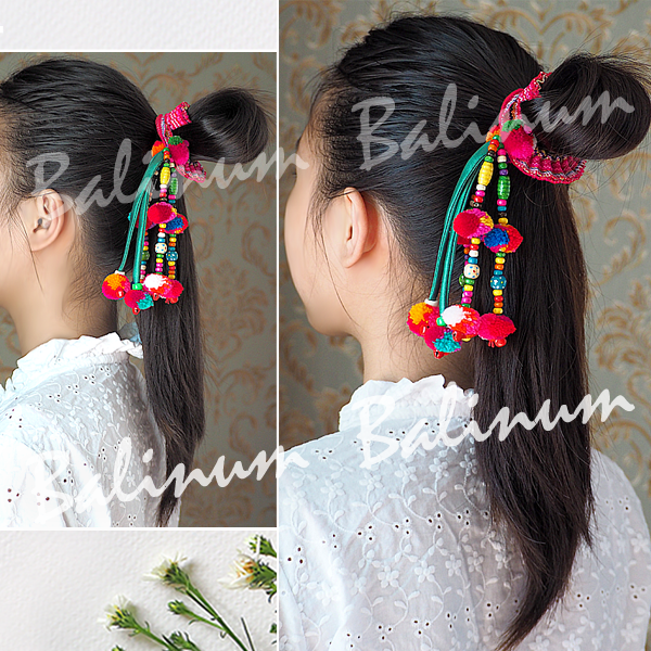 (1 ชิ้น) ยางรัดผมชาวเขามาลัยอุบะระย้าปอมปอม DIY แฮนด์เมด ประดับด้วยผ้า ไหมพรมปอมปอม ลูกปัดไม้ และกระพรวนหลากสี สไตล์โบฮีเมียนชาวเขาชาวดอย ผู้ใหญ่หรือเด็กก็ใช้ได้ สามารถใช้มัดผม รวบผม หรือเกล้าผมก็ได้ ดูเก๋ น่ารัก และมีสไตล์มากค่ะ หลายสี (Multi-color)