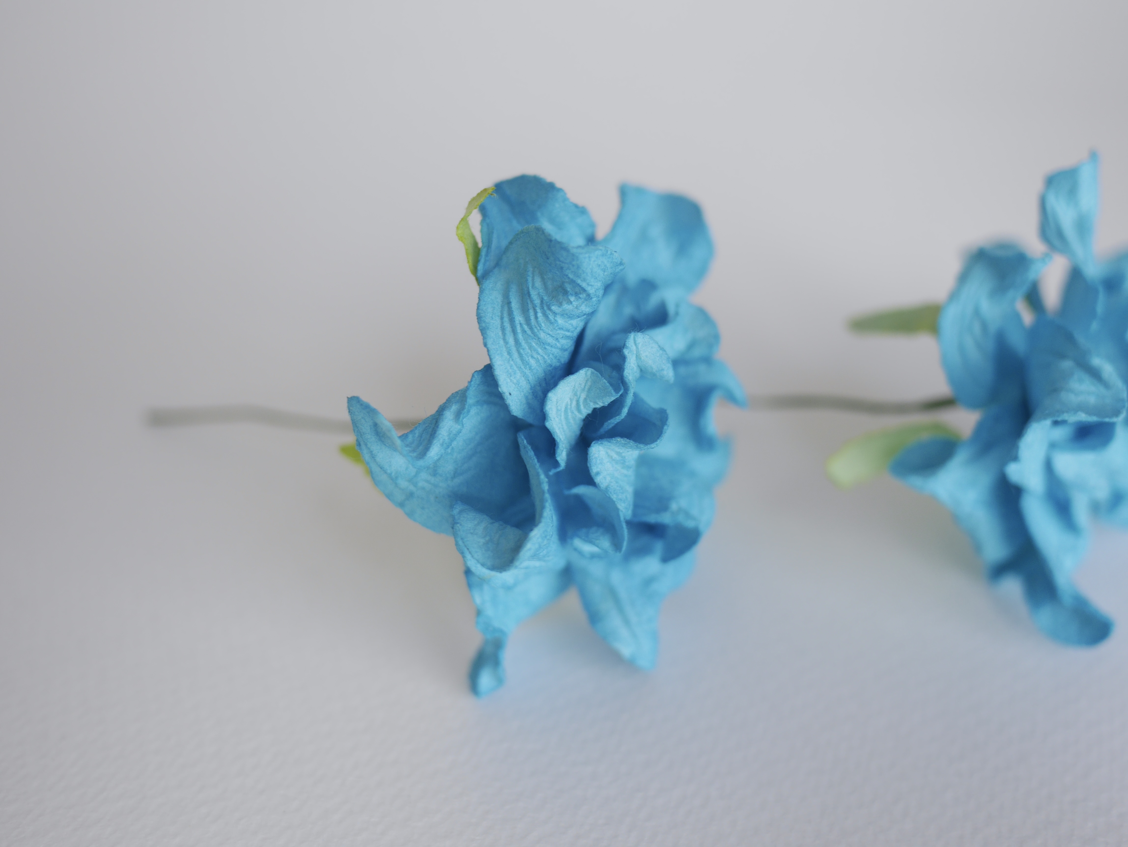 ดอกไม้กระดาษสา ราคาส่ง, ดอกการเดนเนียกระดาษสา ดอกไม้ประดิษฐ์ ตกแต่งงานแต่งงาน ประดิษฐ์ข้อมือเพื่อนเจ้าสาว ขนาด 5.5 cm., สำหรับของชำร่วย, งานแต่งงาน, ดอกไม้ทำข้อมือเจ้าสาว สีฟ้าน้ำทะเล จำนวน 25 ดอก Paper flower, 25 Pieces mulberry gardenia flowers supplies