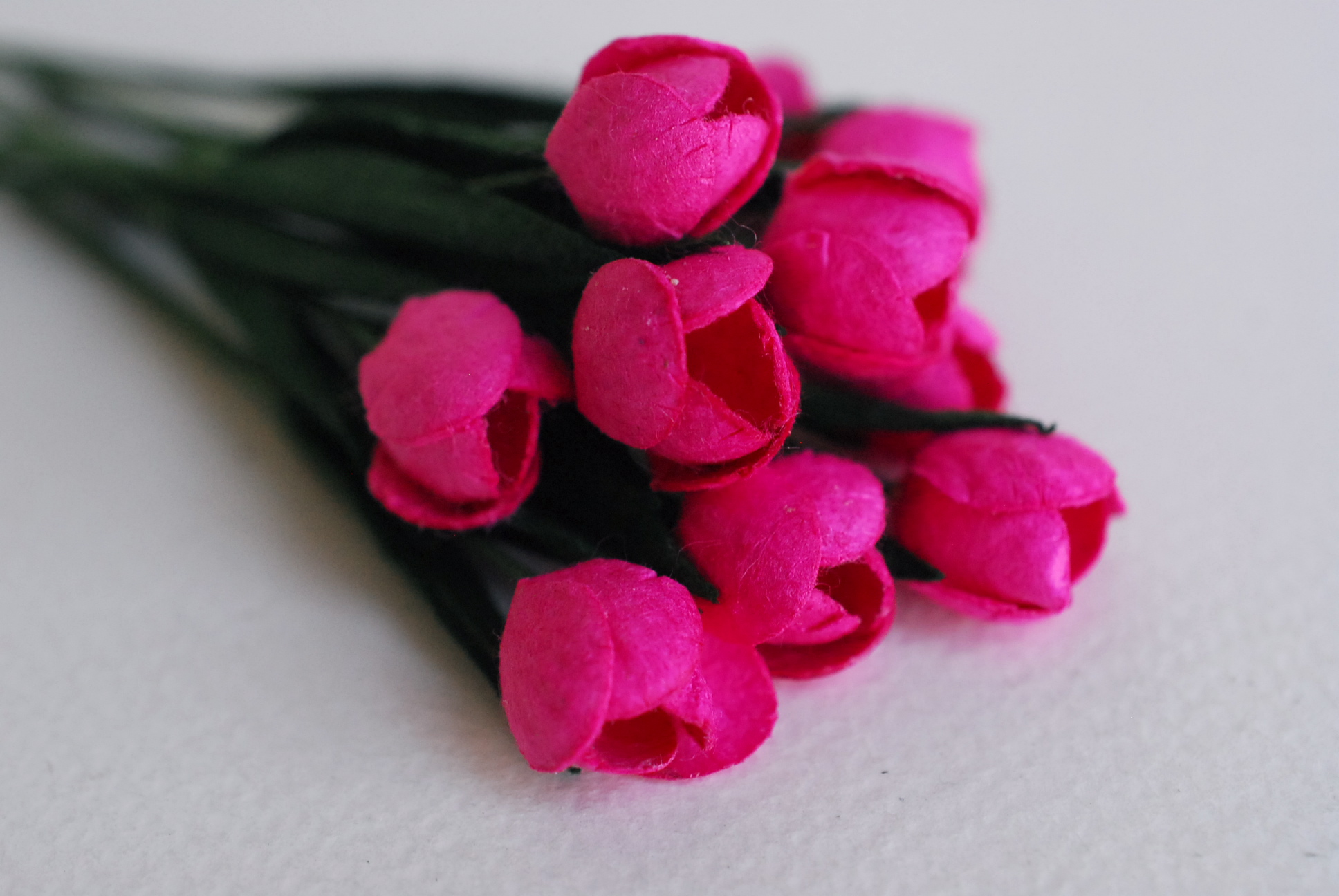 ดอกไม้ประดิษฐ์, ดอกไม้กระดาษสา, ดอกtulips, ดอกทิวลิปส์, ก้านสีเขียว งานประดิษฐ์ตกแต่งของชำร่วย,ทำการ์ดรับเชิญ,ช่อดอกไม้ขนาดเล็ก, ขนาด 1.5 cm. สีชมพูบานเย็น