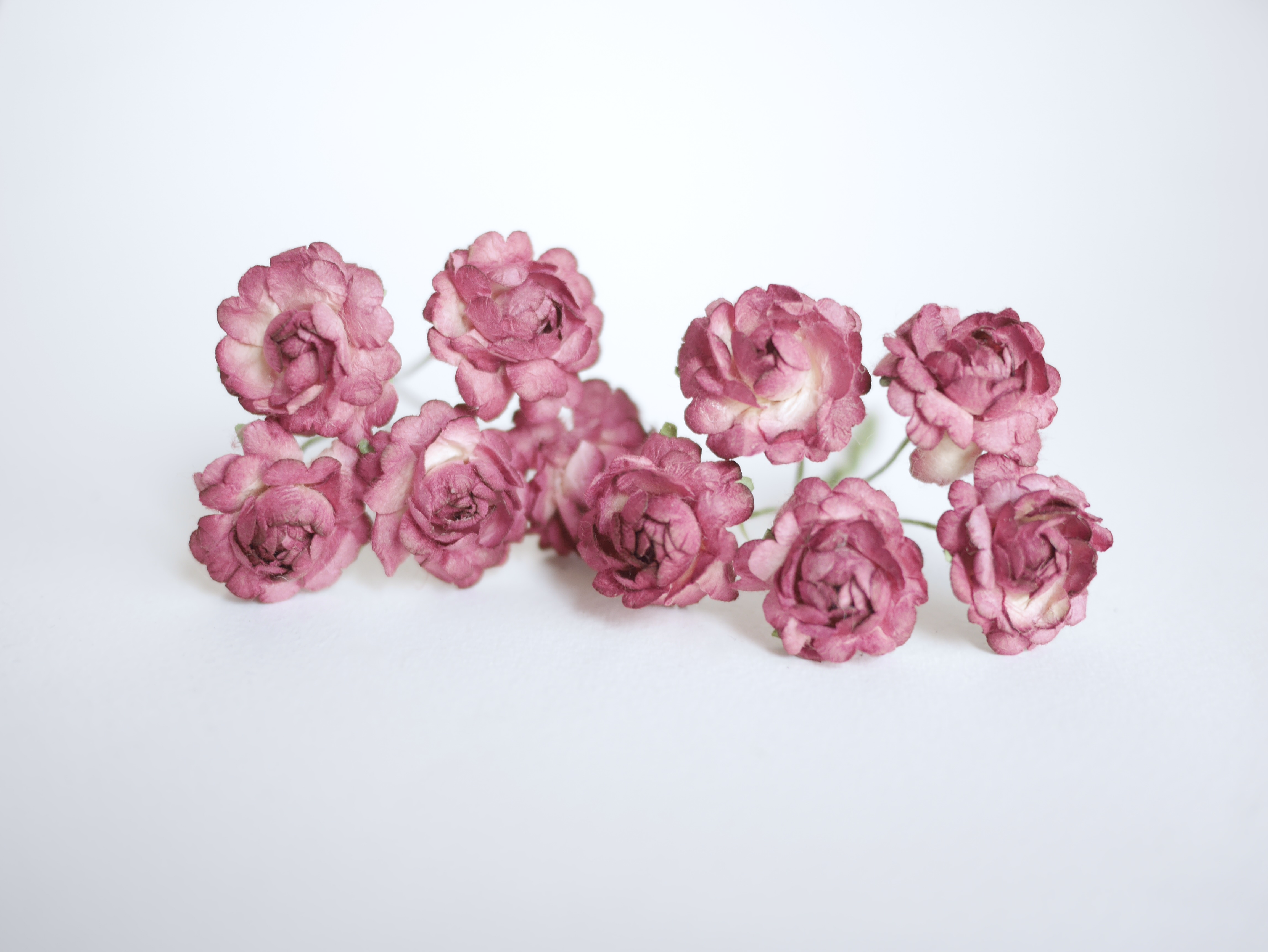 ดอกไม้กระดาษสา, ดอกไม้ตกแต่ง, ของชำร่วย, ดอกกุหลาบ สีเลือดหมู จำนวน 10 ดอก Paper flower, English peony Ranunculus roses 10 pcs., size 3 cm., burgundy color.