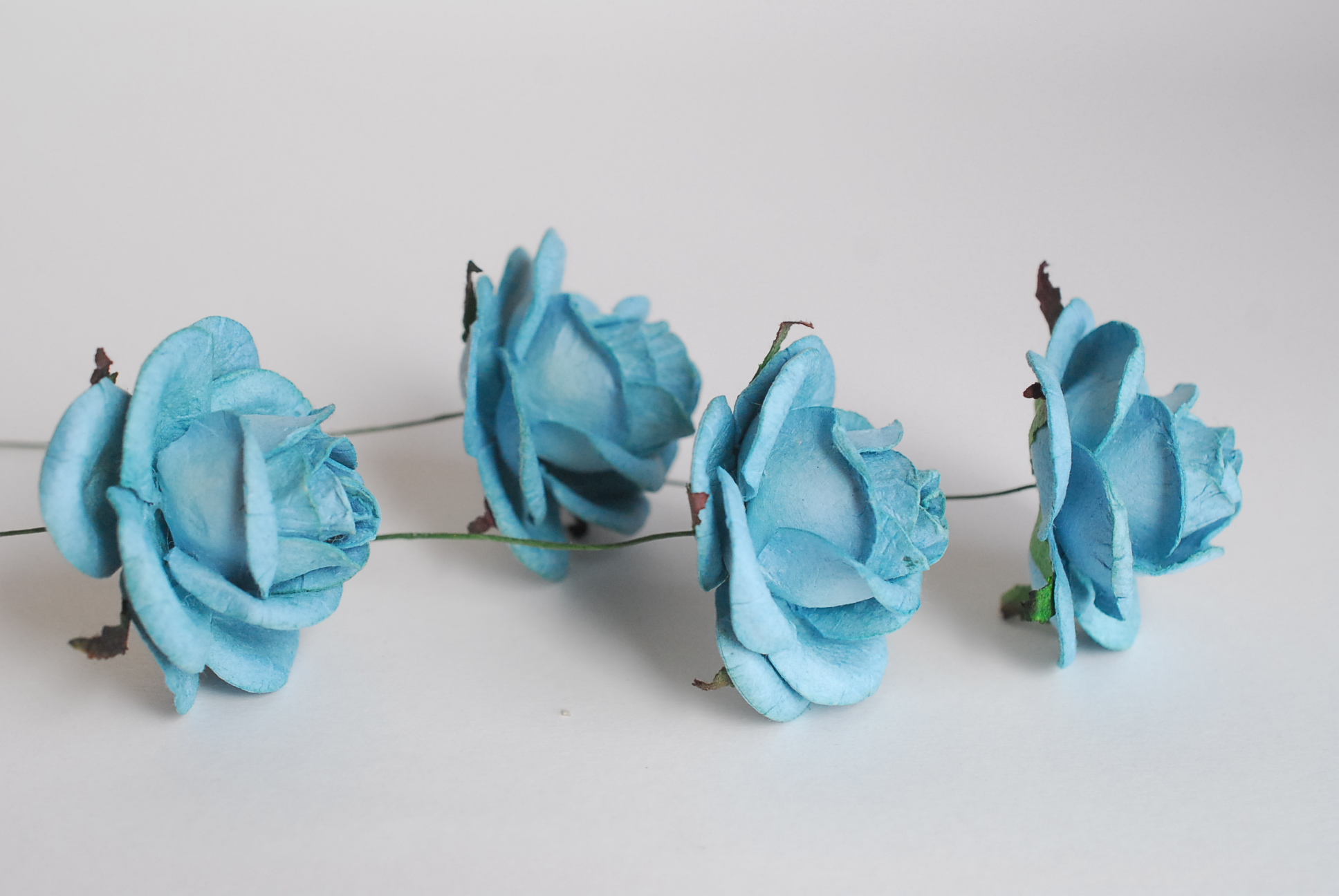 ดอกไม้กระดาษสา ดอกกุหลาบประดิษฐ์ ขนาด 4.5 cm., สำหรับของชำร่วย, งานแต่งงาน, สีน้ำเงินเทอกิช Paper flower,20 Pieces mulberry rose, 4.5 cm. Turkish blue color.