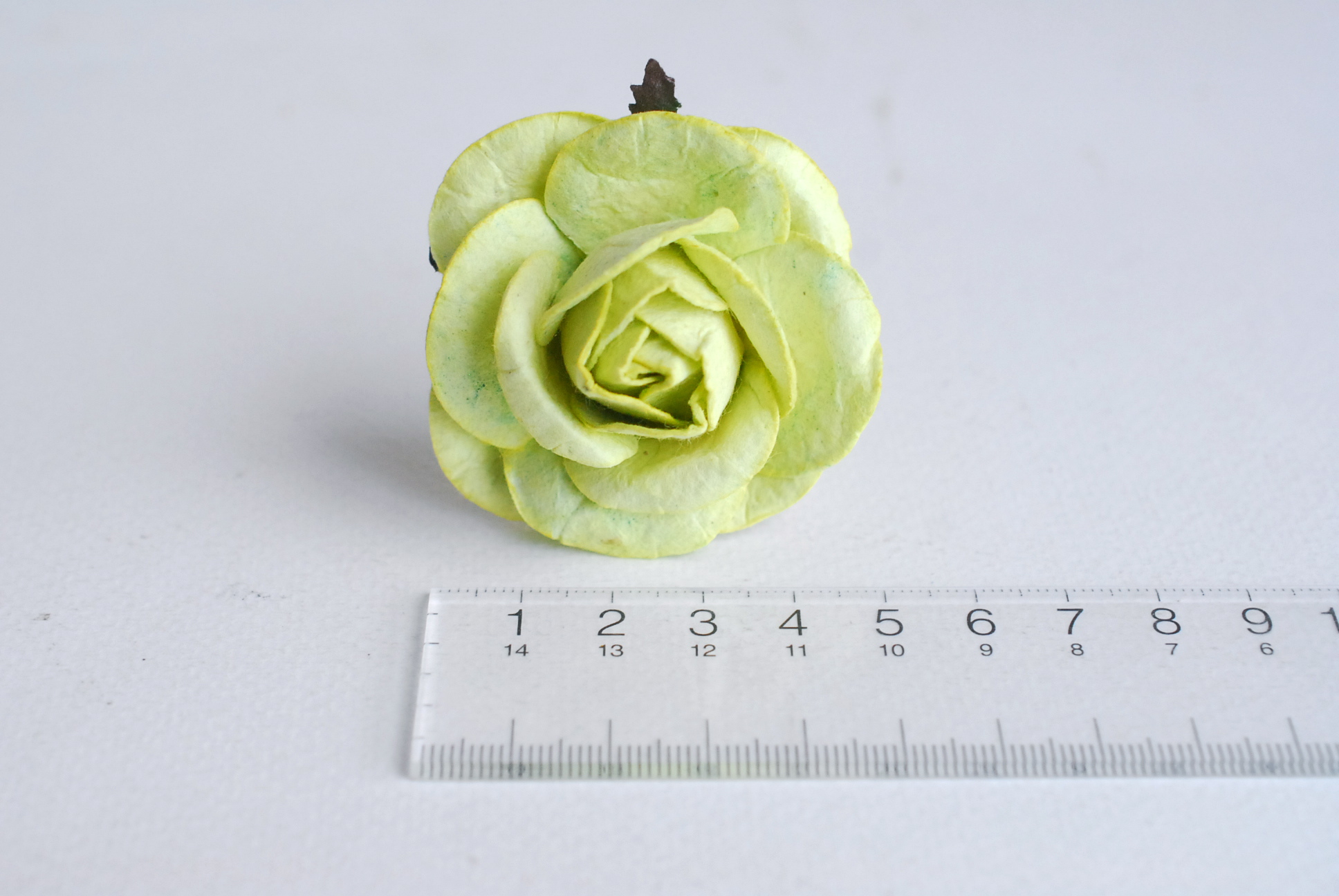 ดอกไม้กระดาษสา ดอกไม้กุหลาบกระดาษ ดอกไม้ประดิษฐ์ ดอกกุหลาบเขียวอ่อน งานแต่งงาน ตกแต่งของชำร่วย, ขนา่ด 4.5 cm., Paper flower,20 Pieces mulberry rose, 4.5 cm. light green color.