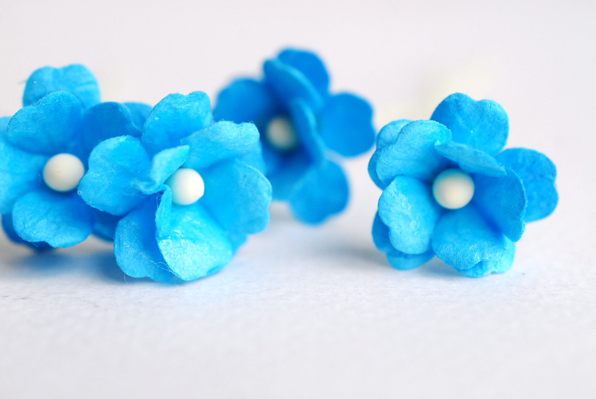 ดอกไม้กระดาษสา ราคาส่ง, ดอกไฮเดรนเยียกระดาษสา ดอกไม้ประดิษฐ์ ตกแต่งงานแต่งงาน ประดิษฐ์ข้อมือเพื่อนเจ้าสาว ขนา่ด 1.5 cm., สำหรับของชำร่วย, งานแต่งงาน, ดอกไม้ทำข้อมือเจ้าสาว สีฟ้าทะเล จำนวน 100 ดอก Paper flower,100 Pieces mulberry hydrangea ocean blue sky c