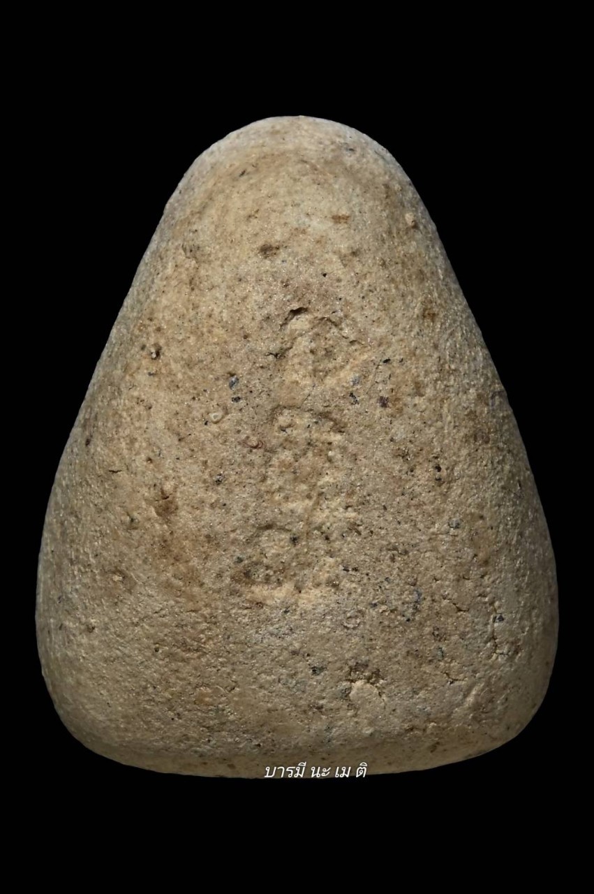 พระปิดตา พิมพ์ฐานหนุน เนื้อ : ผงว่าน 108