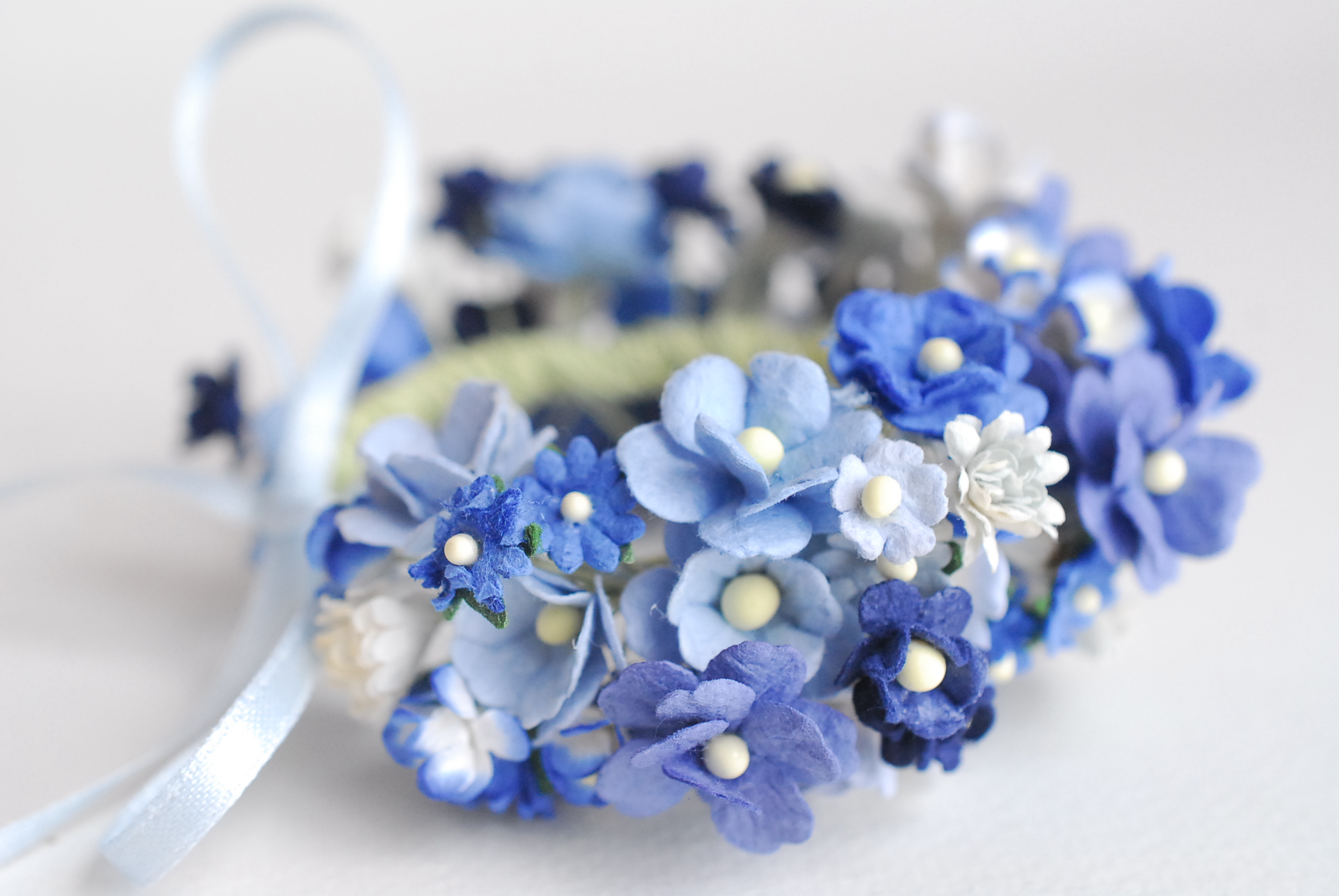 ข้อมือเพื่อนเจ้าสาว งานแต่งงาน ดอกไม้ประดิษฐ์ งานประดิษฐ์ DIY โทนสีน้ำเงิน ดอกไฮเดนเยียกระดาษสา และดอกไม้กระดาษสาขนาดเล็ก Handmade corsages 1 ชิ้น DIY corsage blue tone, hydenyia flowers 1 piece.