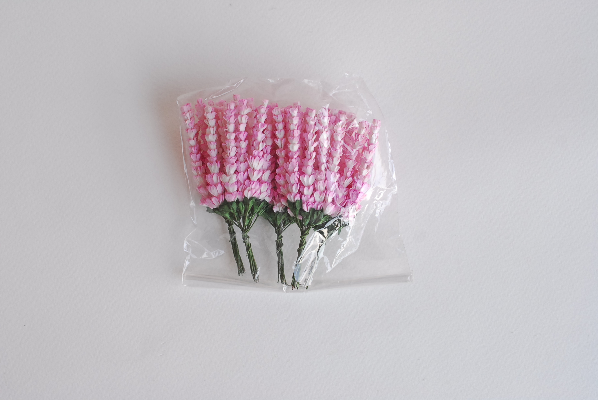 ดอกไม้ประดิษฐ์, ดอกไม้กระดาษสา, ดอกลาเวนเดอร์กระดาษ lavender, ดอกลาเวนเดอร์ กระดาษสา งานประดิษฐ์ตกแต่งของชำร่วย, ดอกไม้ทำพานพุ่ม, พานรับไหว้, ขนาด 1 cm. สีชมพูอ่อนปัด