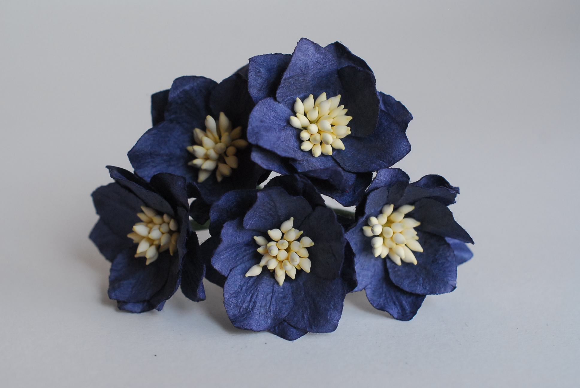 ดอกไม้กระดาษสา ดอกโลตัสอินโดนิเซียกระดาษ ดอกไม้กระดาษสาราคาส่ง ดอกไม้กระดาษสำหรับตกแต่งของชำร่วย งานแต่งงาน ทำช่อดอกไม้ติดอกเจ้าบ่าว ข้อมือดอกไม้เจ้าสาว ขนาด3.5 cm. 25 ดอก สีน้ำเงินกรมท่า Paper flowers supplies: DIY wedding tools Big Cherry blossom passio