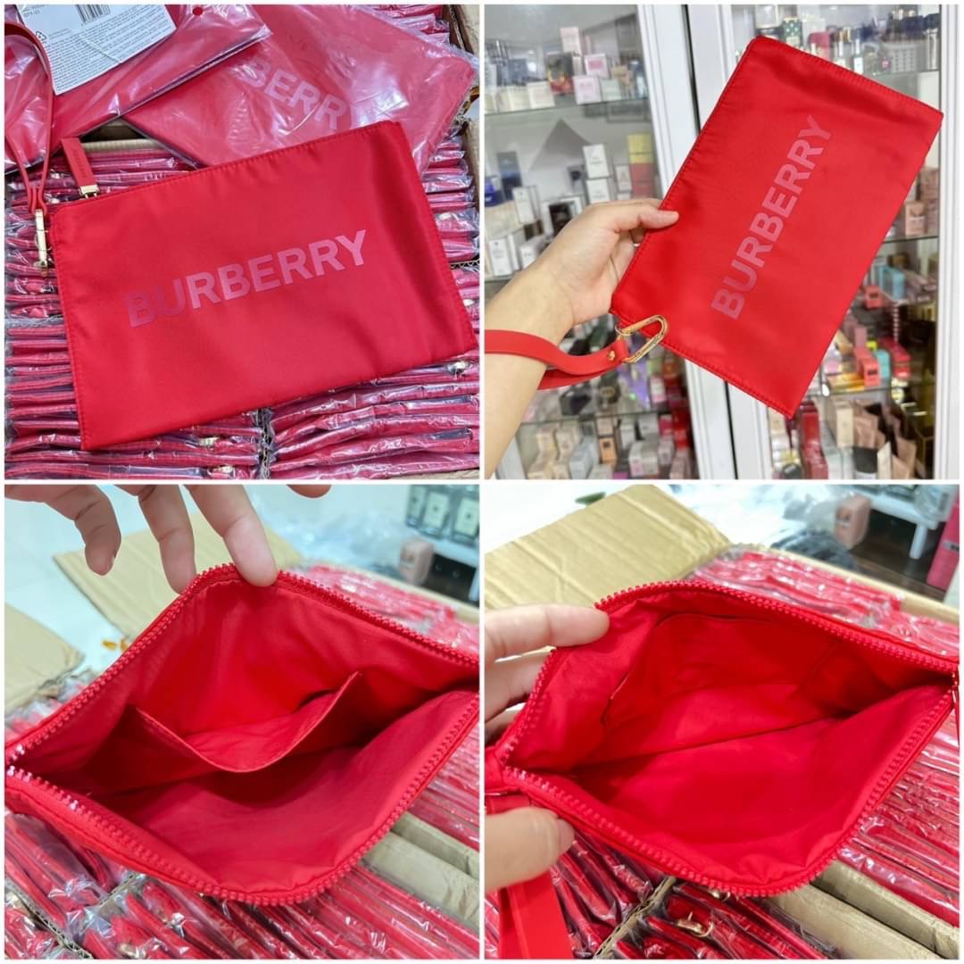 กระเป๋า Burberry Pouch Bag