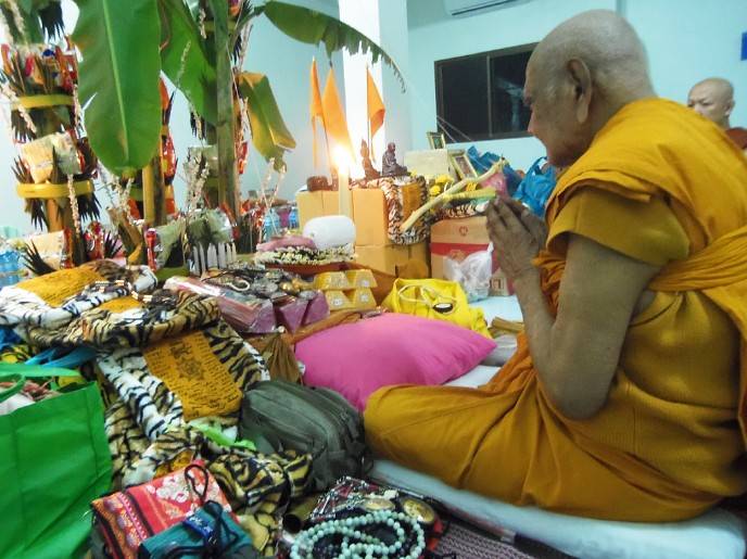 ย่ามฤาษีลายเสือโคร่ง หลวงปู่หงษ์