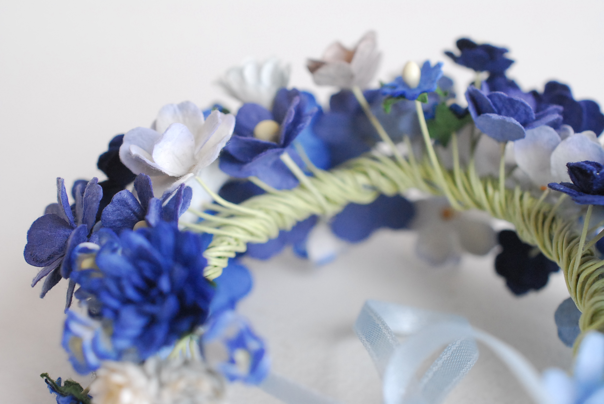 ข้อมือเพื่อนเจ้าสาว งานแต่งงาน ดอกไม้ประดิษฐ์ งานประดิษฐ์ DIY โทนสีน้ำเงิน ดอกไฮเดนเยียกระดาษสา และดอกไม้กระดาษสาขนาดเล็ก Handmade corsages 1 ชิ้น DIY corsage blue tone, hydenyia flowers 1 piece.