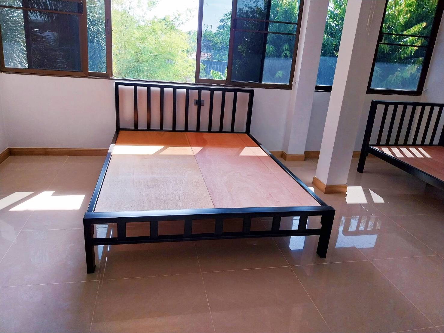 B-101 เตียงเหล็กชั้นเดียว 5 ฟุต