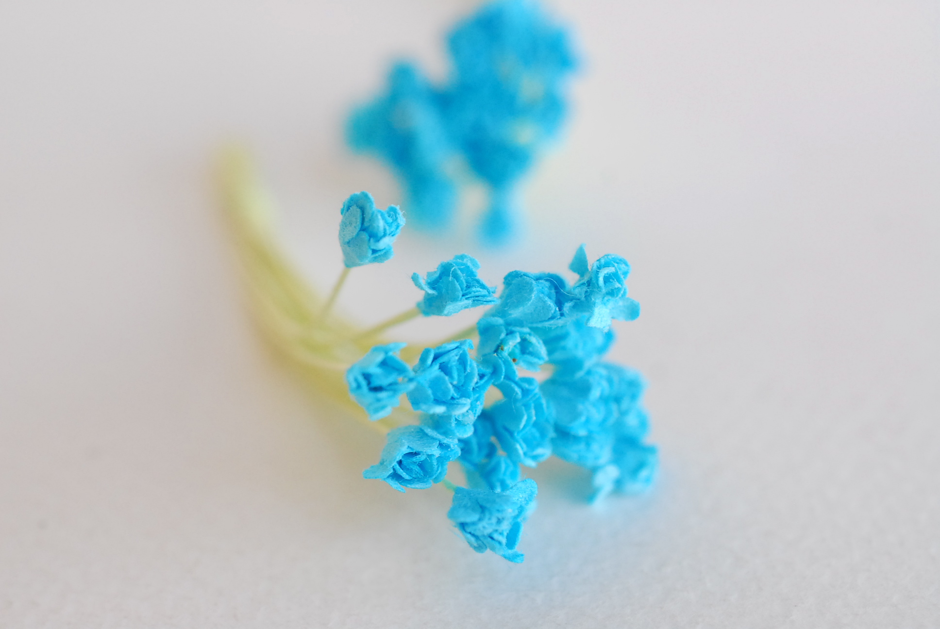 ดอกไม้ประดิษฐ์, ดอกไม้กระดาษสา, ดอก gypsophila, ดอกยิปโซ งานประดิษฐ์ตกแต่งของชำร่วย, ดอกไม้ทำพานพุ่ม, พานรับไหว้, ขนาด 0.4 cm. สีฟ้าน้ำทะเล