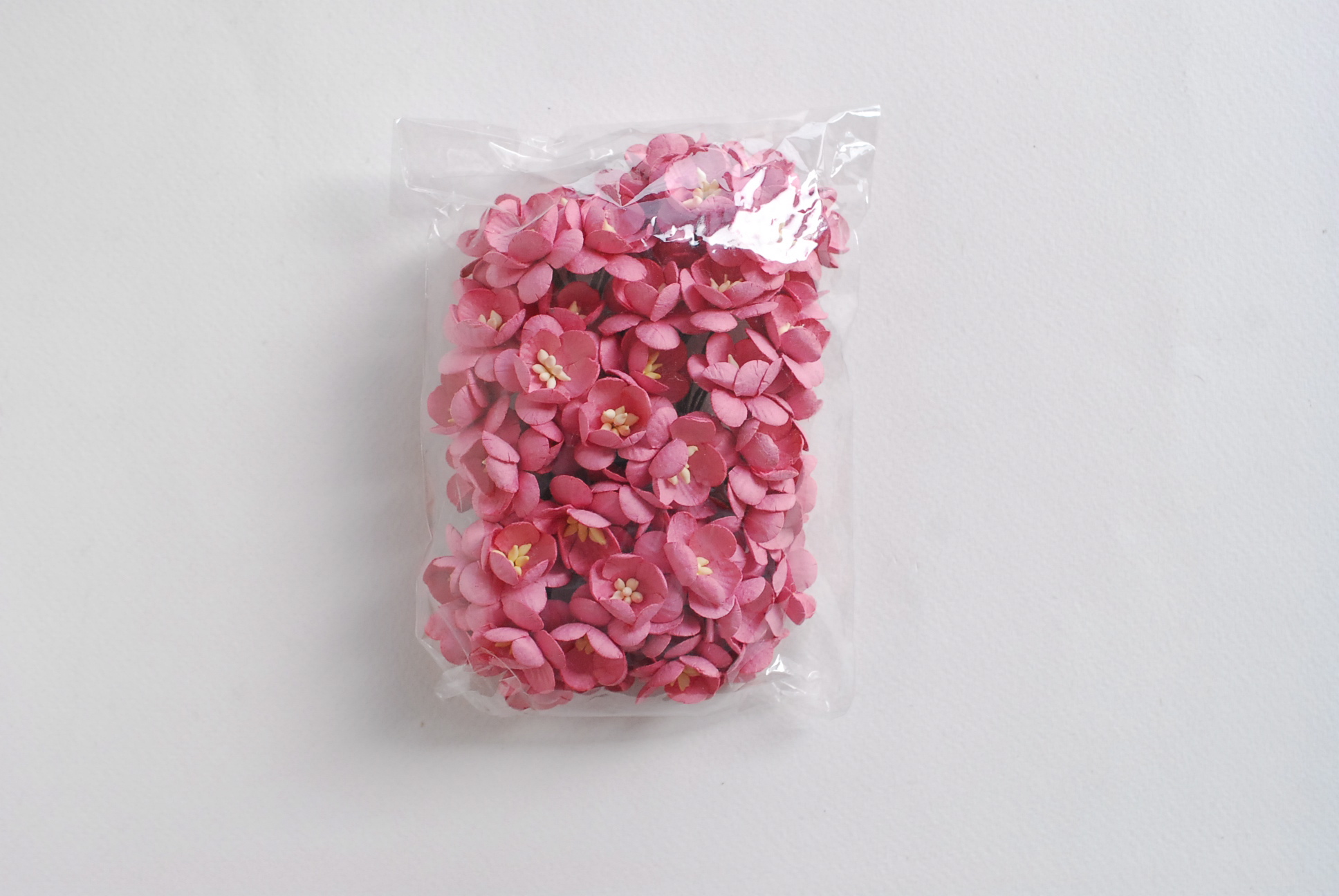 ดอกไม้กระดาษสา ดอกซากุระกระดาษ ดอกโบตั๋น ดอกไม้กระดาษสาราคาส่ง ดอกไม้กระดาษสำหรับตกแต่งของชำร่วย งานแต่งงาน ทำช่อดอกไม้ติดอกเจ้าบ่าว ข้อมือดอกไม้เจ้าสาว ขนาด2.5 cm. 50 ดอก Paper flowers supplies: DIY wedding tools Cherry blossom (Sakura) 50 pcs. size 2.5