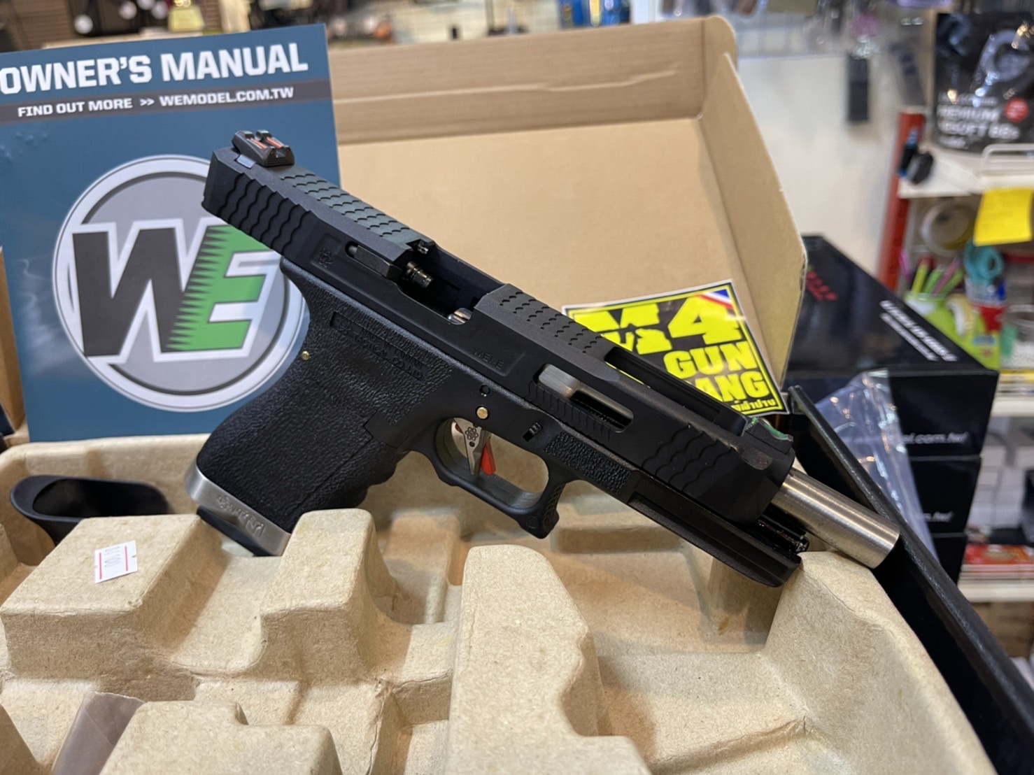 WE - Glock 34 G-Force T1 เฟรมดำ สไลด์ดำ ท่อเงิน