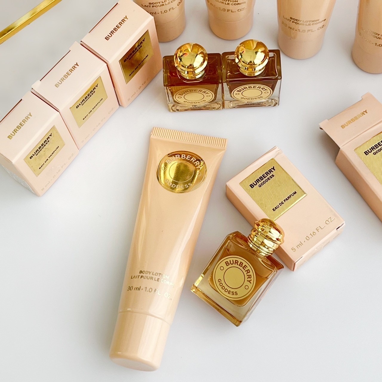 เซ็ทน้ำหอมจิ๋ว Burberry Goddess Perfume & Body Lotion