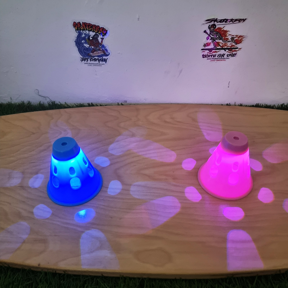 [0101] กรวยฝึก เซิร์ฟ สเก็ต แบบมีไฟ กะระยะง่าย ไล่สี ใช้เล่นกลางคืน