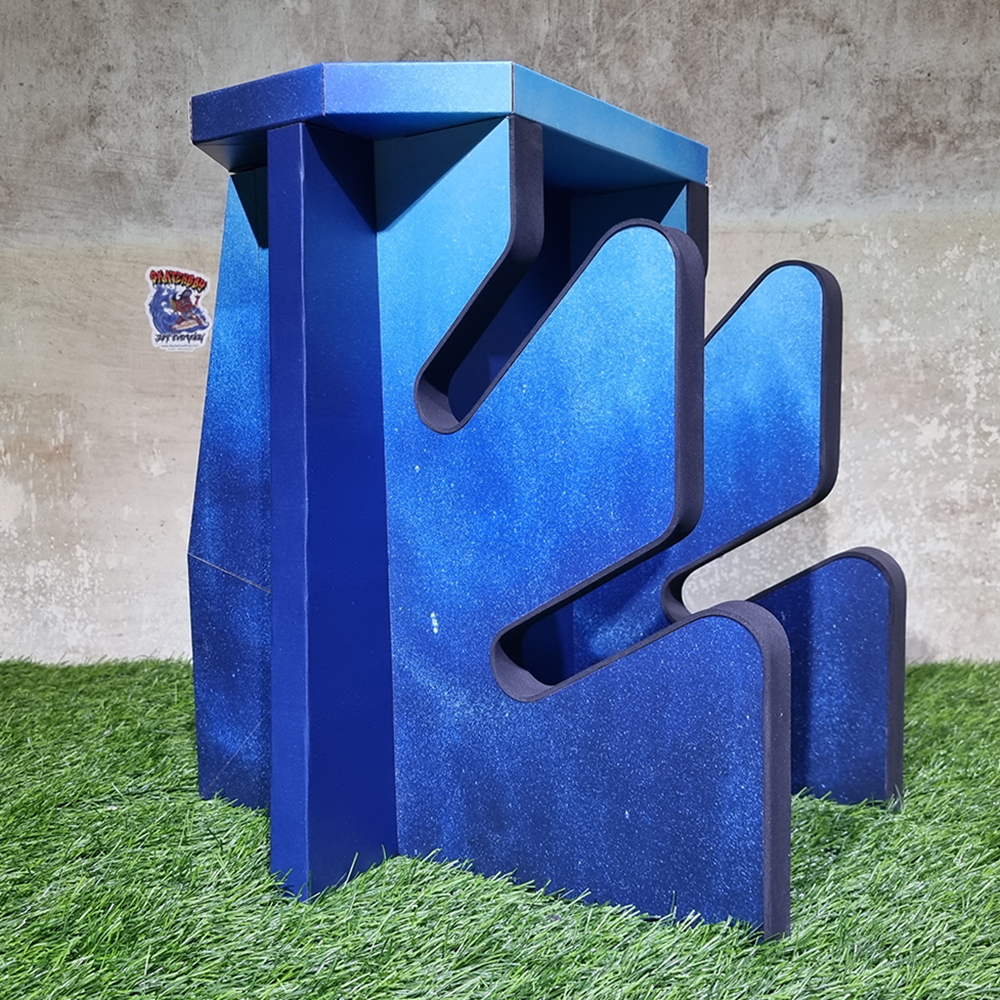 [0102] ชั้นวาง สเก็ตบอร์ด 2-3ชั้น น้ำหนักเบา แข็งแรง นั่งได้ ระวังโดนน้ำ แบบใหม่ ว่างได้เยอะ