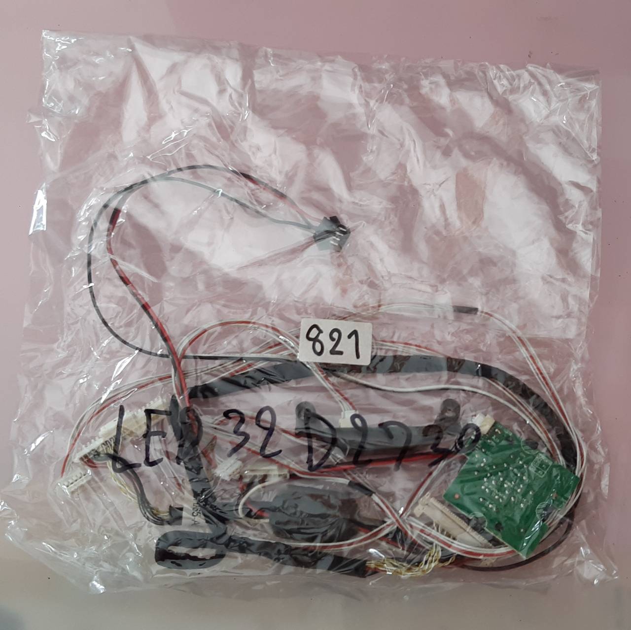 ชุดสายแพร 821 TCL LED32D2730