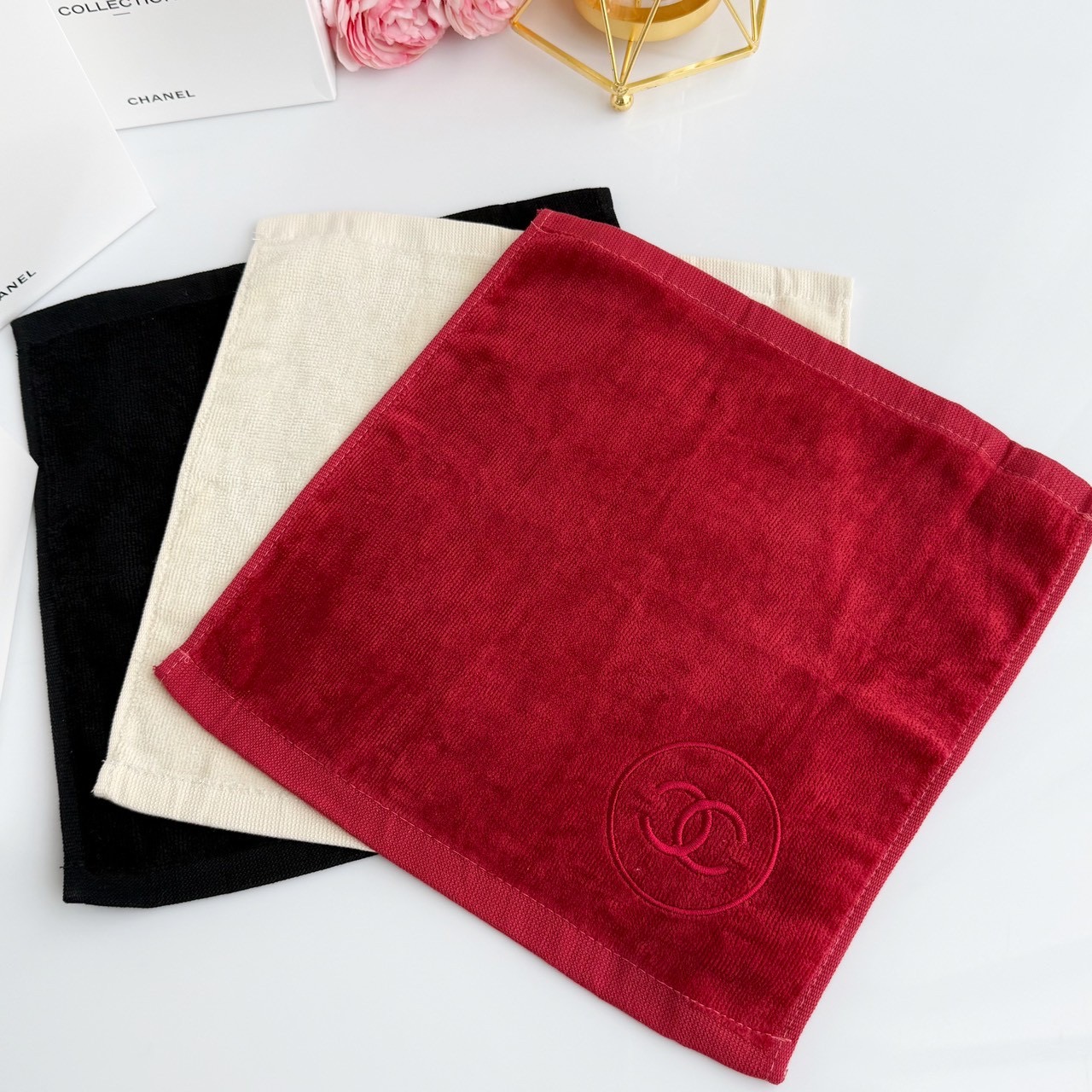 Chanel เซ็ตผ้าขนหนูเช็ดหน้า 3 ชิ้น
