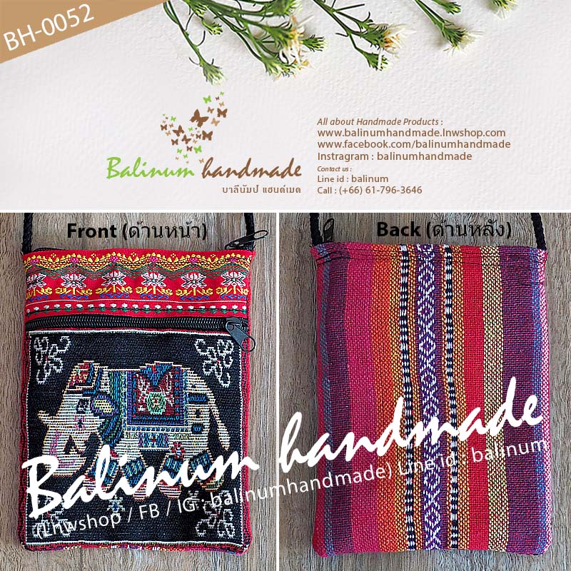 กระเป๋าลายช้างแฮนด์เมด ผ้าฝ้าย ผ้านากา งานปักผ้าชาวเขา แบบสะพายไหล่ สะพายข้าง (ถ้าสายยาวไปสามารถขมวดปมให้สั้นลงได้ตามอัธยาศัย) มี 2 ช่องซิปใส่ของด้านหน้า ข้างในบุผ้าซับในสีดำ ใช้งานง่ายแบบรูดเดียวจบ สามารถใช้งานได้หลากหลาย จะใส่เงิน เหรียญ มือถือ ยาดม ยาห แดง,ดำ (Red,Black)