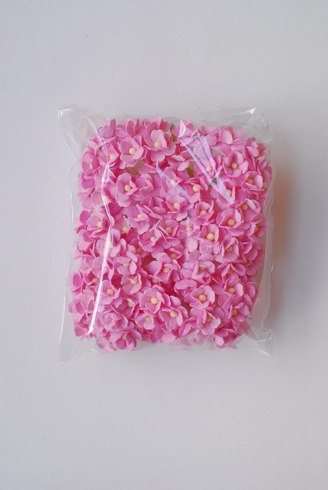 ดอกไม้กระดาษสา ราคาส่ง, ดอกไฮเดรนเยียกระดาษสา ดอกไม้ประดิษฐ์ ตกแต่งงานแต่งงาน ประดิษฐ์ข้อมือเพื่อนเจ้าสาว ขนาด 1.5 cm., สำหรับของชำร่วย, งานแต่งงาน, ดอกไม้ทำข้อมือเจ้าสาว สีชมพู จำนวน 100 ดอก Paper flower,100 Pieces mulberry hydenyia, pink color.