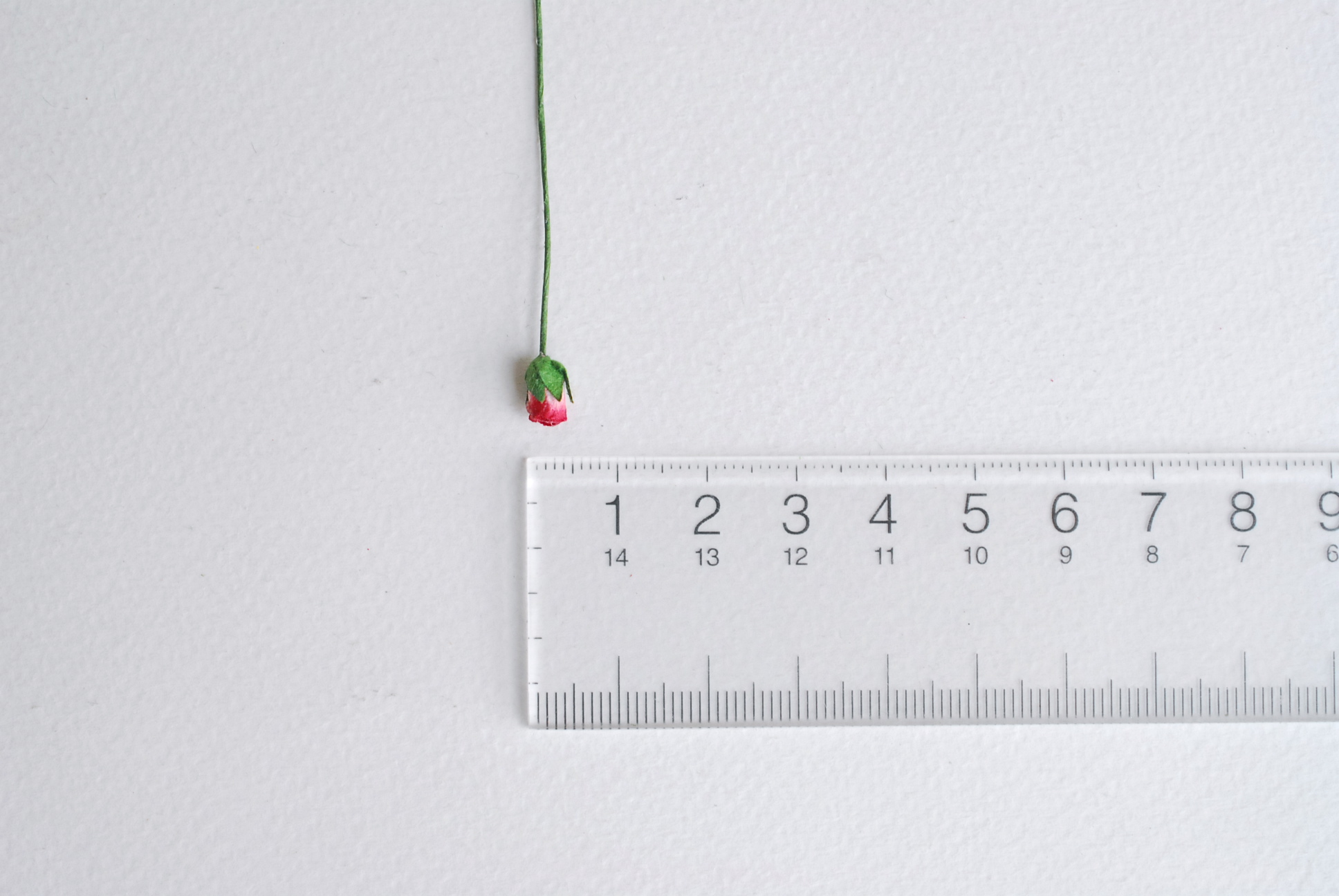 ดอกไม้กระดาษสา ดอกไม้กระดาษสา จตุจักร งานประดิษฐ์ ดอกไม้ทำข้อมือเพื่อนเจ้าสาว แต่งงาน, ดอกกุหลาบตูม 100 ดอก สีแดงปัดสีขาว paper flowers, budding roses flower 0.5x0.8 cm. 100 pieces. red brush white color.