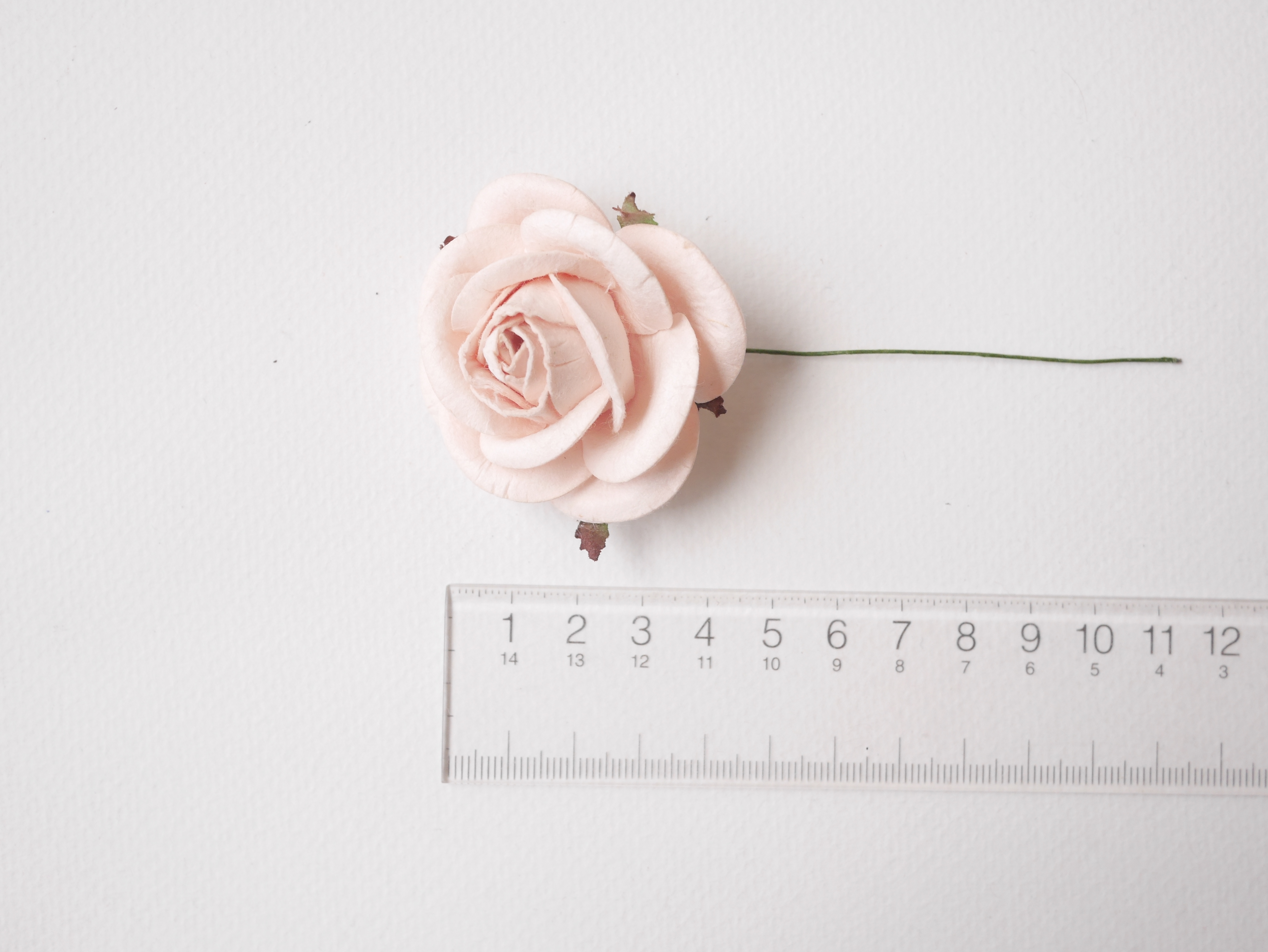 ดอกไม้กระดาษสา ราคาส่ง, ดอกกุหลาบกระดาษสา ดอกไม้ประดิษฐ์ ตกแต่งงานแต่งงาน ขนาด 4.5 cm., 2 ดอก สำหรับของชำร่วย, งานแต่งงาน, ดอกไม้ทำข้อมือเจ้าสาว Paper flower,2 Pieces mulberry rose, 4.5 cm. pale pink color.